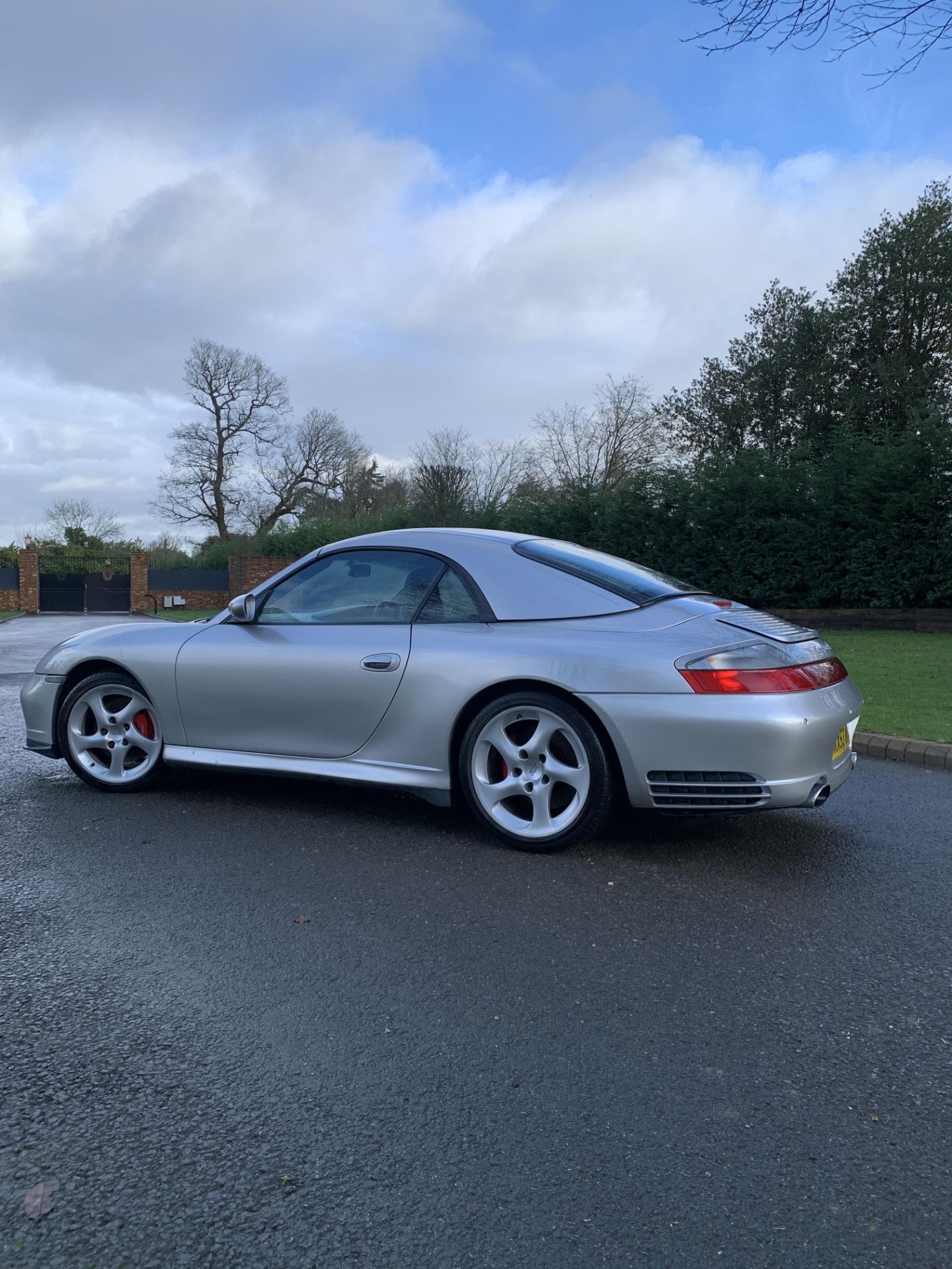 2003/53 REG PORSCHE 911 CARRERA 4S TIP S 3.6L PETROL SILVER CONVERTIBLE, SHOWING 3 FORMER KEEPERS - Image 3 of 10