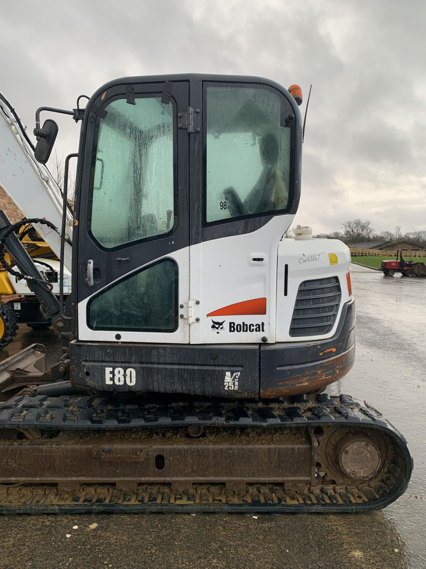 BOBCAT E80 TRACKED CRAWLER EXCAVATOR / DIGGER, C/W HYDRAULIC THUMB, YEAR 2012, RUNS, WORKS AND DIGS - Image 3 of 7