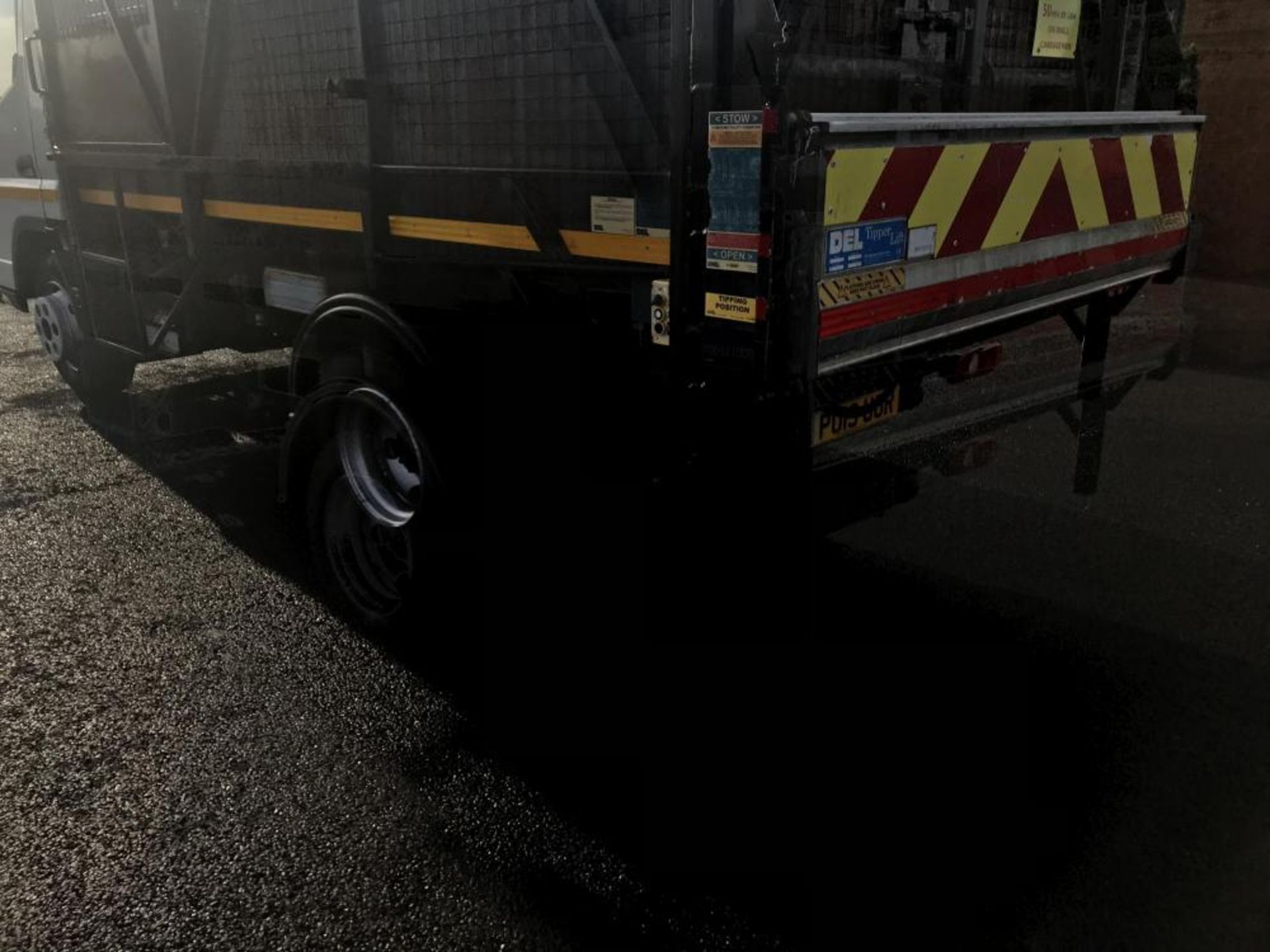 2013/13 REG MITSUBISHI FUSO CANTER 7C15 28 WHITE DIESEL CAGED TIPPER TRUCK, SHOWING 0 FORMER KEEPERS - Image 4 of 16