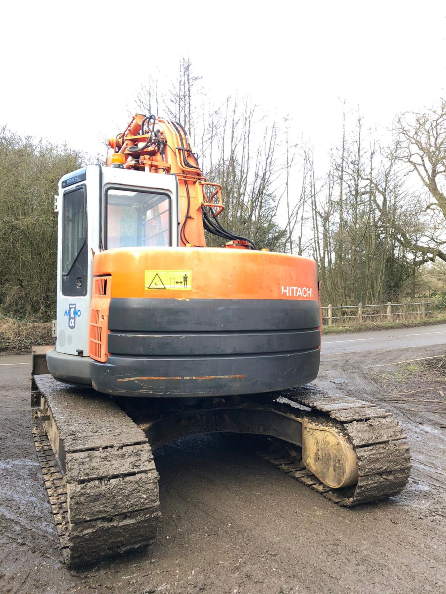 HITACHI EX135UR 13 TON TRACKED DIGGER / EXCAVATOR, RUNS, WORKS AND DIGS, SHOWING 6900 HOURS - Image 4 of 7