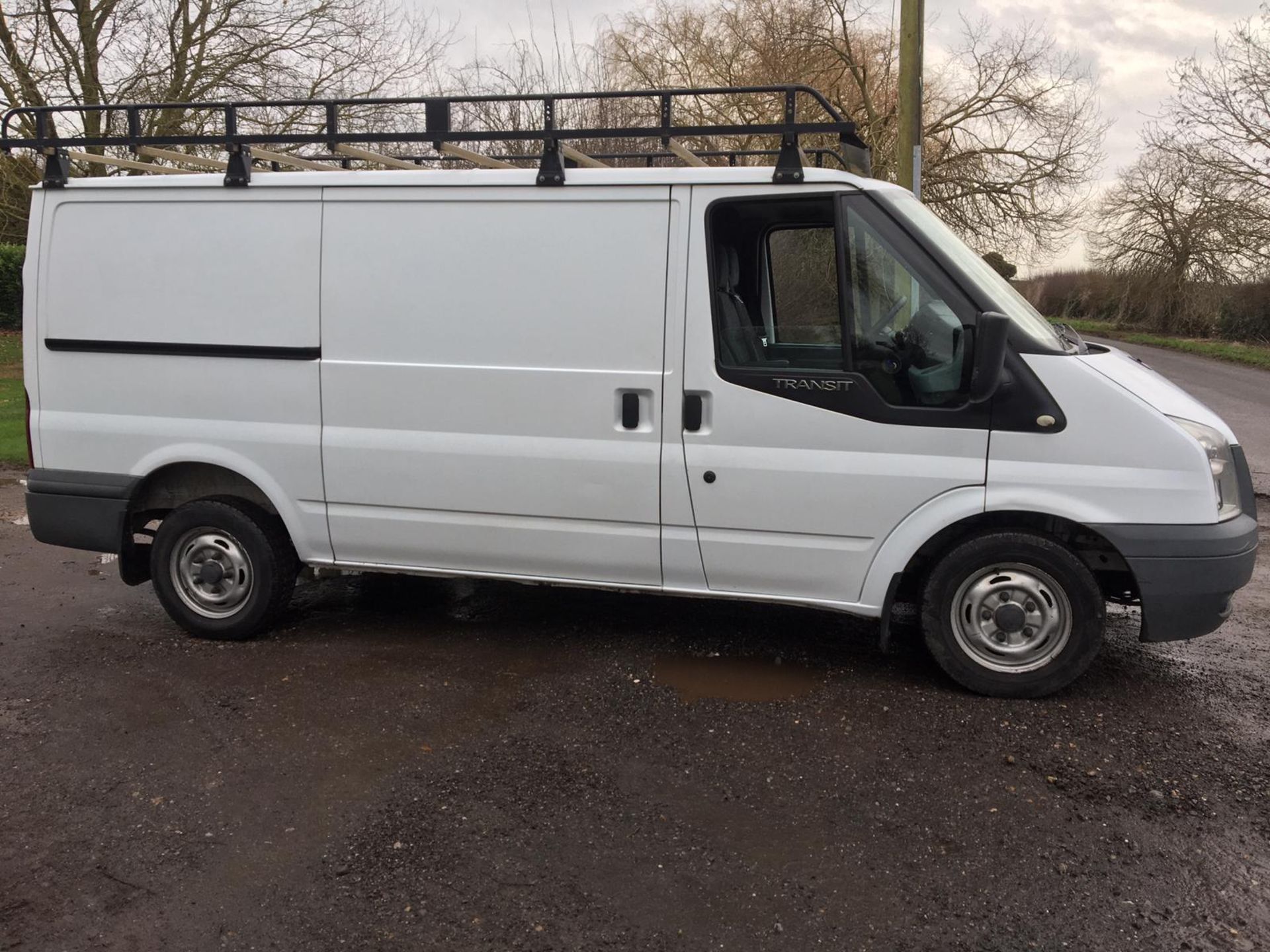 2011/11 REG FORD TRANSIT 85 T280M FWD MWB 2.2 DIESEL PANEL VAN, SHOWING 2 FORMER KEEPERS *PLUS VAT* - Image 8 of 13