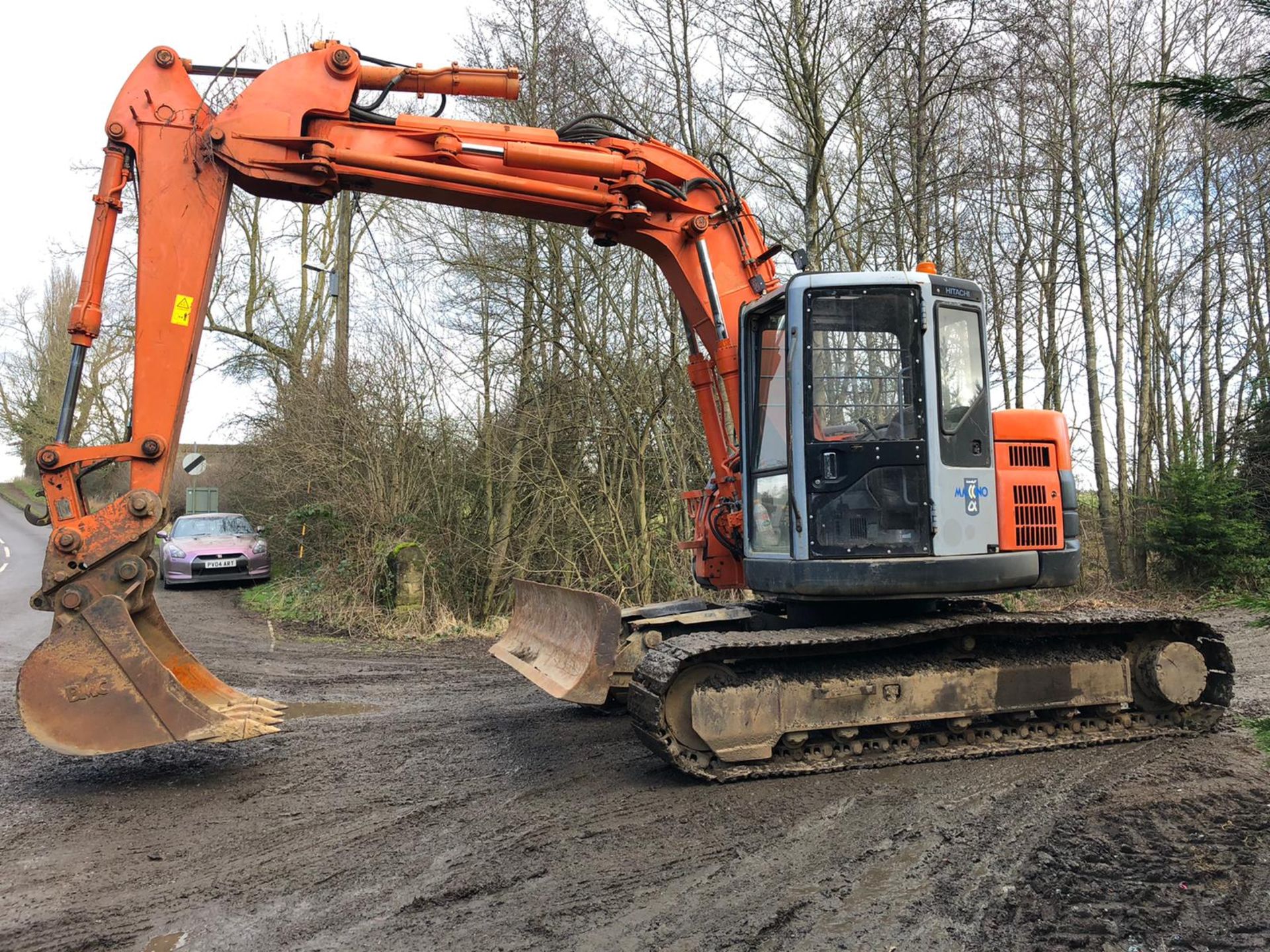 HITACHI EX135UR 13 TON TRACKED DIGGER / EXCAVATOR, RUNS, WORKS AND DIGS, SHOWING 6900 HOURS
