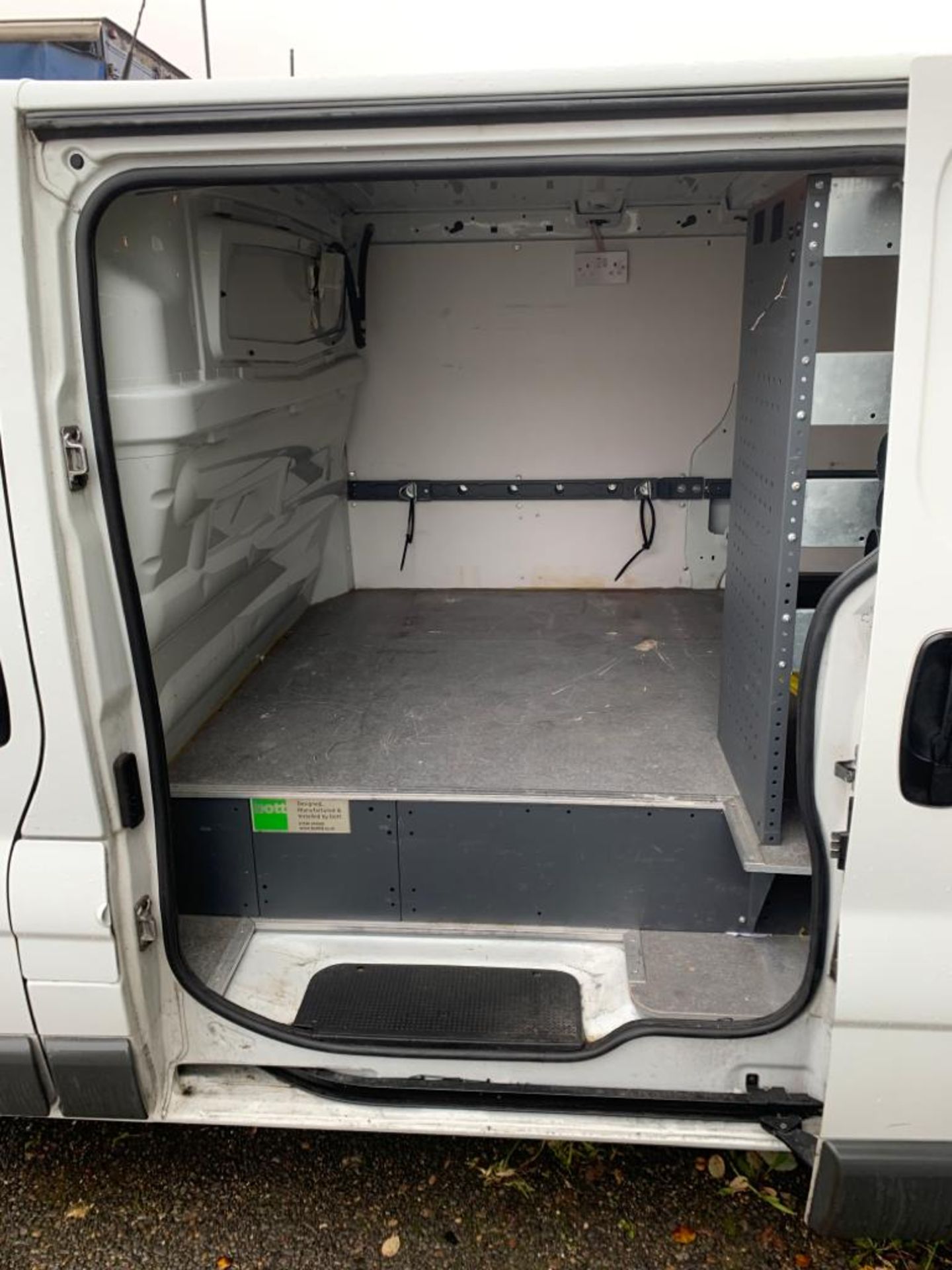 2014/14 REG VAUXHALL VIVARO 2700 CDTI SEMI-AUTO 2.0 DIESEL PANEL VAN, SHOWING 1 FORMER KEEPER - Image 4 of 17