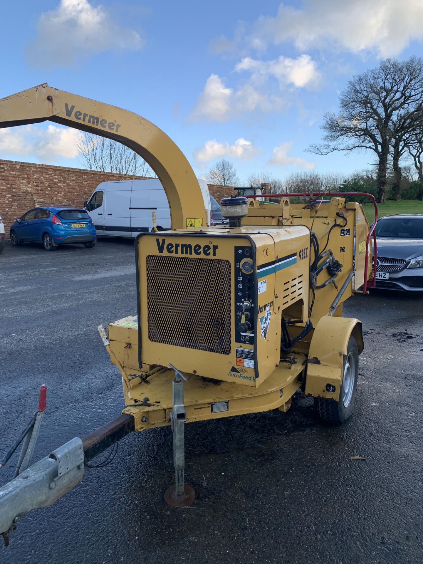 VERMEER 935I SINGLE AXLE TOWABLE WOOD CHIPPER, RUNS, WORKS AND CHIPS WELL *NO VAT* - Image 2 of 8