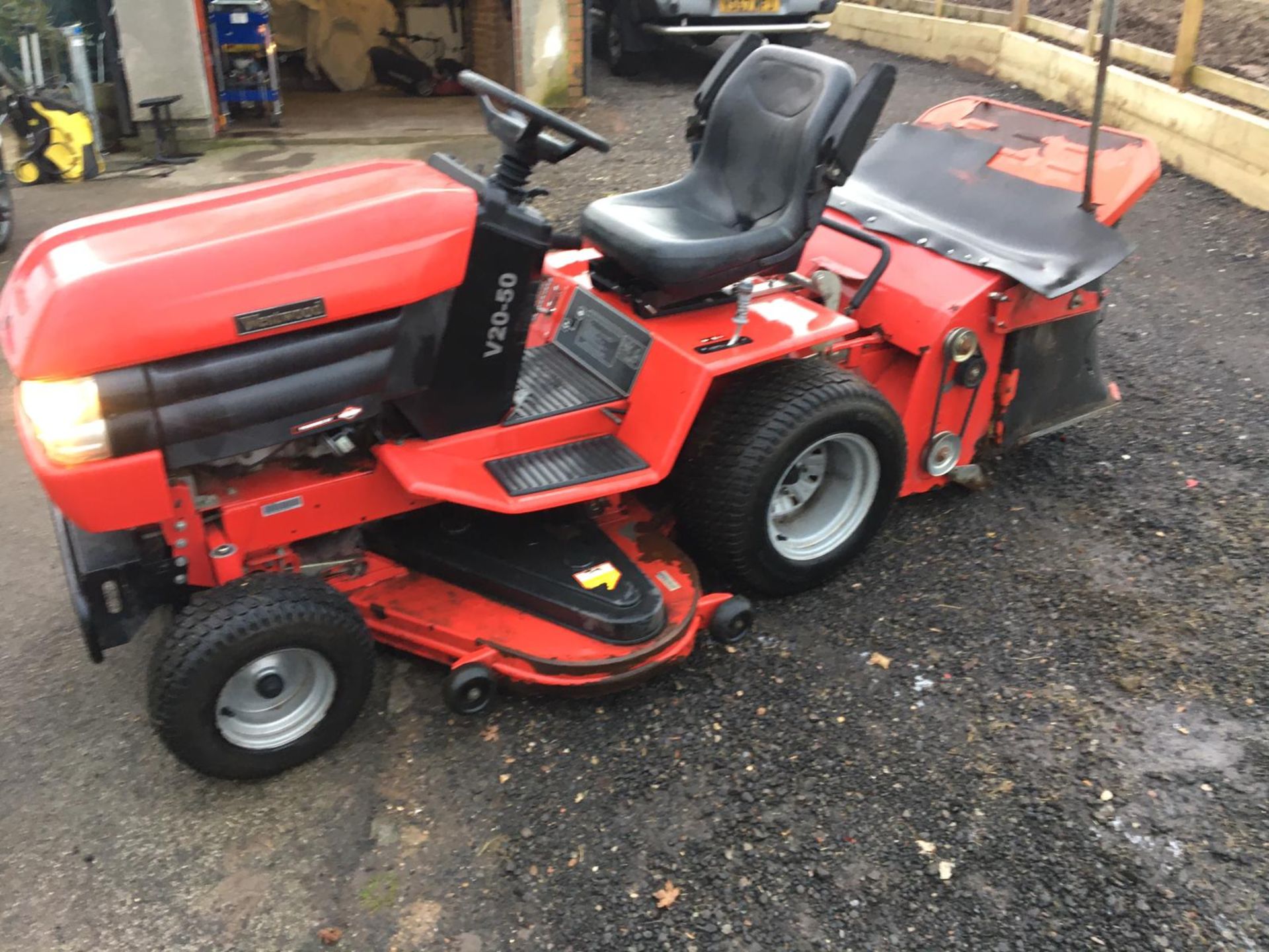 WESTWOOD V20-50 RIDE ON LAWN MOWER / LAWN TRACTOR, YEAR 2006 *NO VAT* - Image 3 of 8