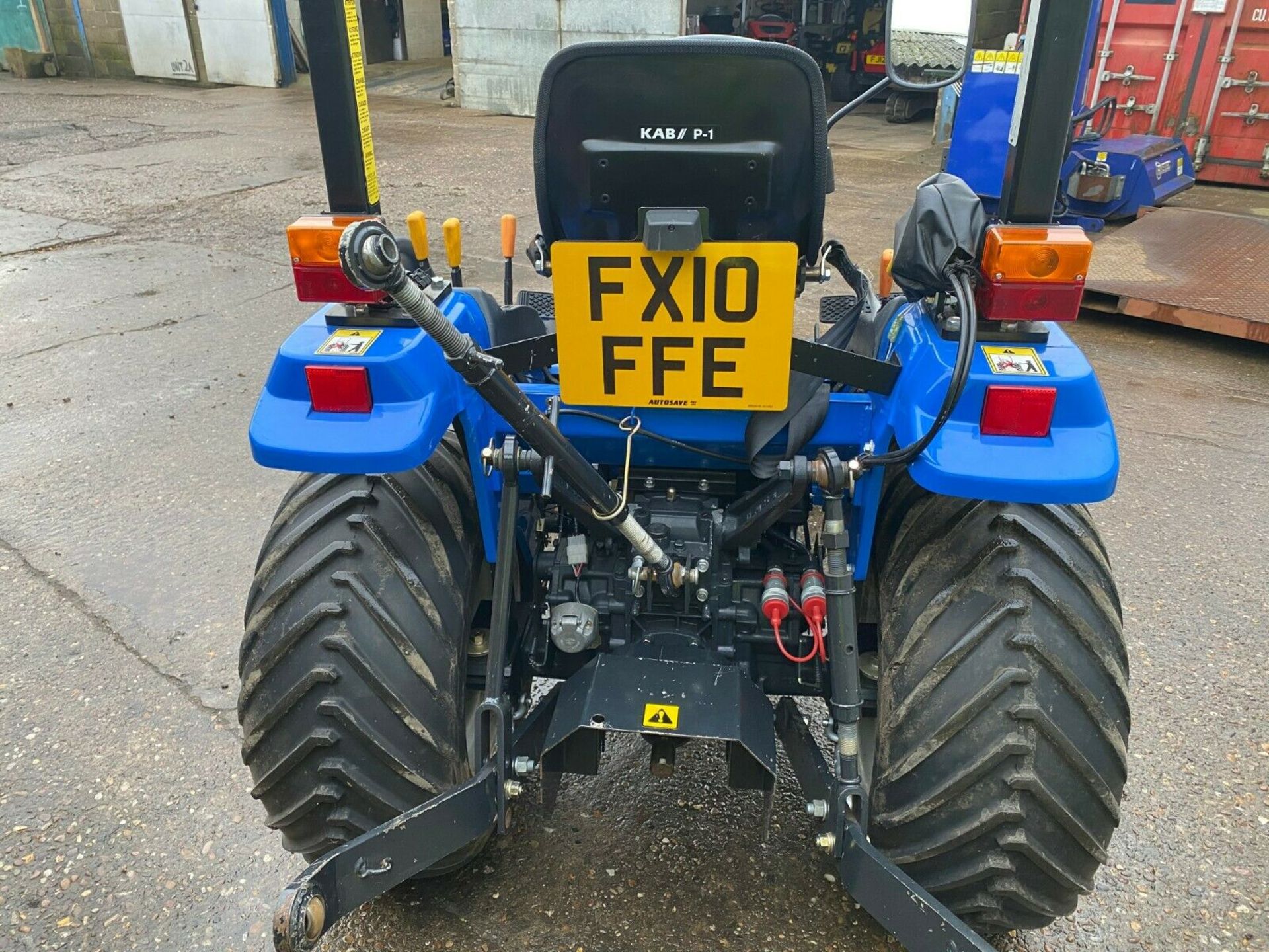 COMPACT TRACTOR NEW HOLLAND TC24D, 4 X 4, ONLY 368 HOURS GENUINE FROM NEW, HYDROSTATIC DRIVE - Image 4 of 8