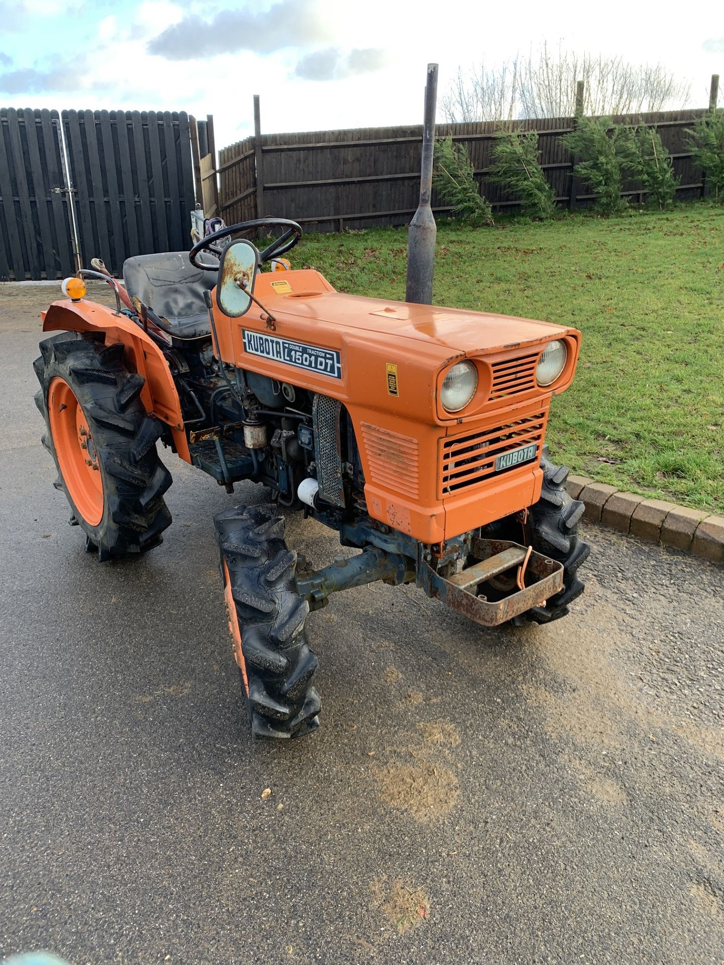 KUBOTA L1501 DOUBLE TRACTION DIESEL TRACTOR, SHOWING 1067 HOURS *PLUS VAT*