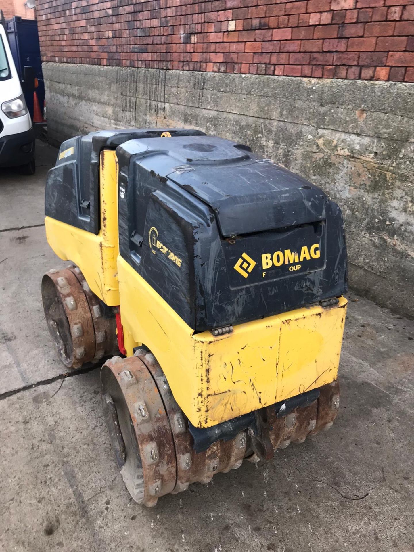 BOMAG TRENCH ROLLER, MODEL BMP8 500, C/W REMOTE CONTROL, KUBOTA DIESEL ENGINE, YEAR 2014 *PLUS VAT* - Image 2 of 13