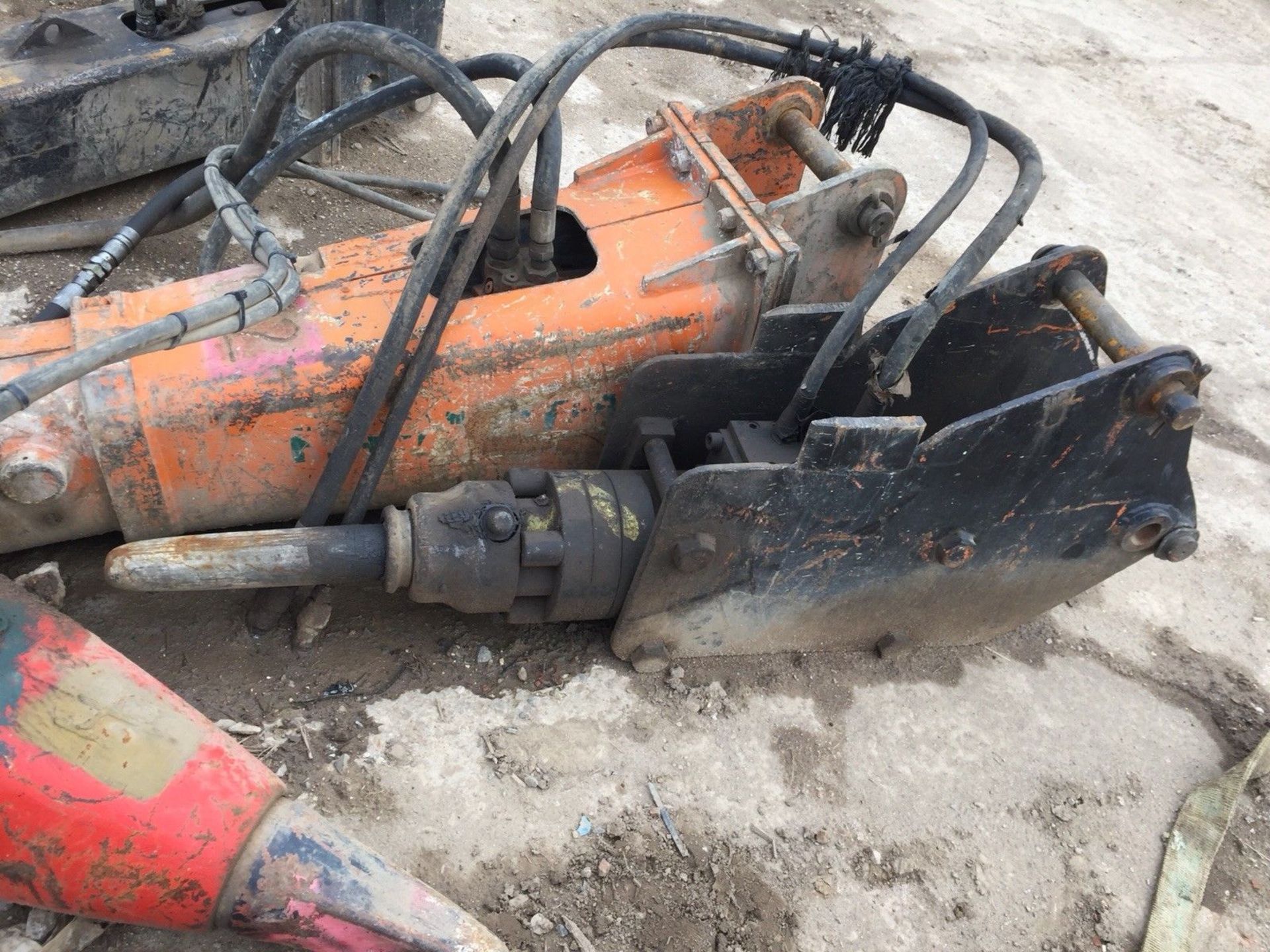 RAMMER BREAKER REMOVED FROM A 14T 360, WAS TOO SMALL. DOSSAN 8T HEAD STOCK FITTED, SUITS 8T DIGGER - Image 2 of 2