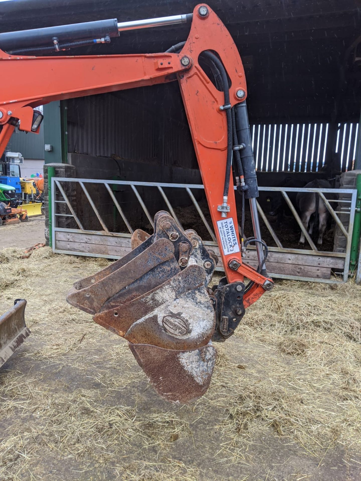 KUBOTA U27-4 RUBBER TRACKED COMPACT MINI DIGGER / EXCAVATOR, YEAR 2018, MASS 2665 KG *PLUS VAT* - Image 8 of 9