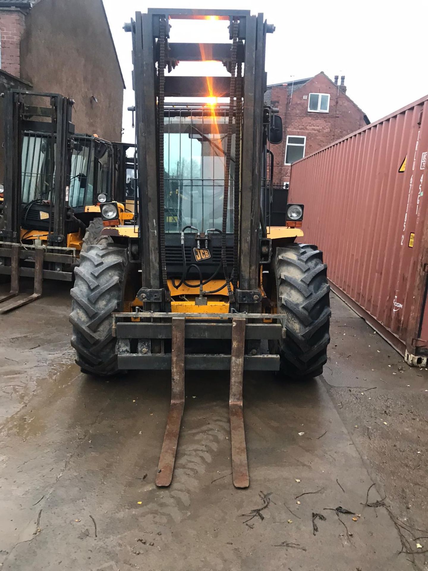 JCB 926 FORKLIFT 4X4 (NEW SHAPE), YEAR 2000, TRIPLE MAST, 4X4 *PLUS VAT* - Image 2 of 12