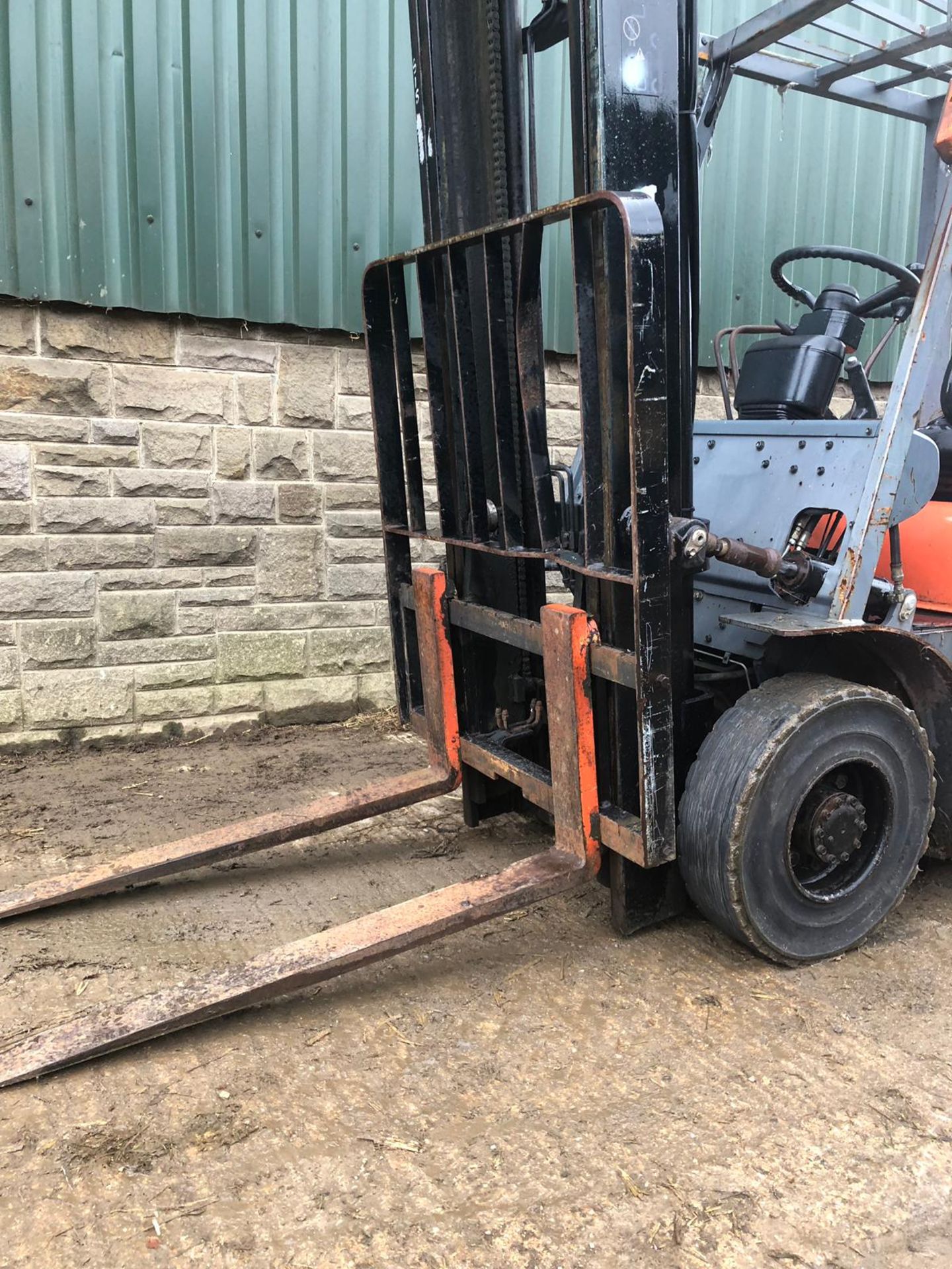 TOYOTA 20 FORKLIFT - *PLUS VAT* - Image 11 of 17