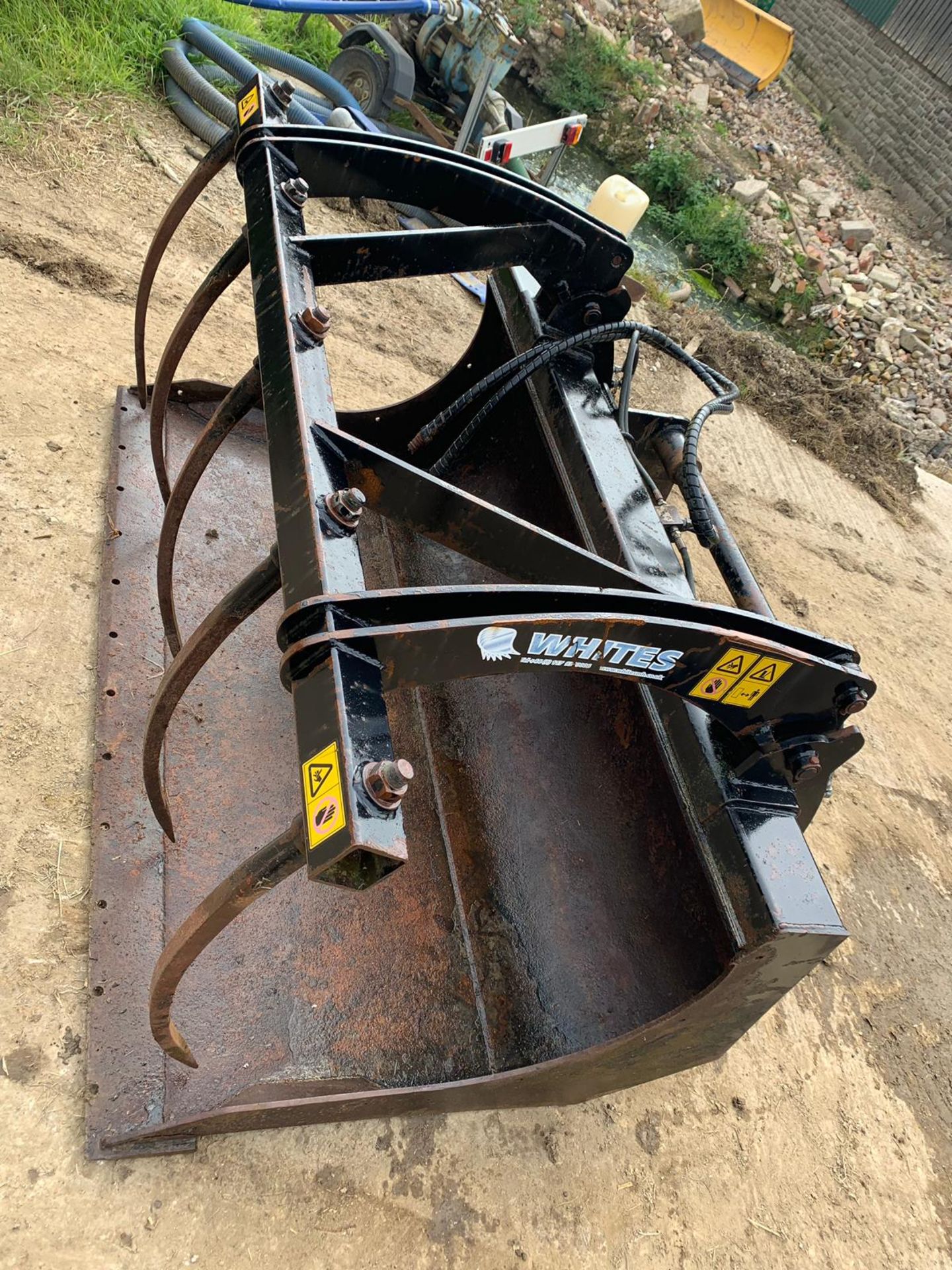 WHITES 1930MM GRAPPLE BUCKET AG SPEC (TO FIT BOBCAT), YEAR 2012, MODEL T2250 *PLUS VAT* - Image 3 of 11
