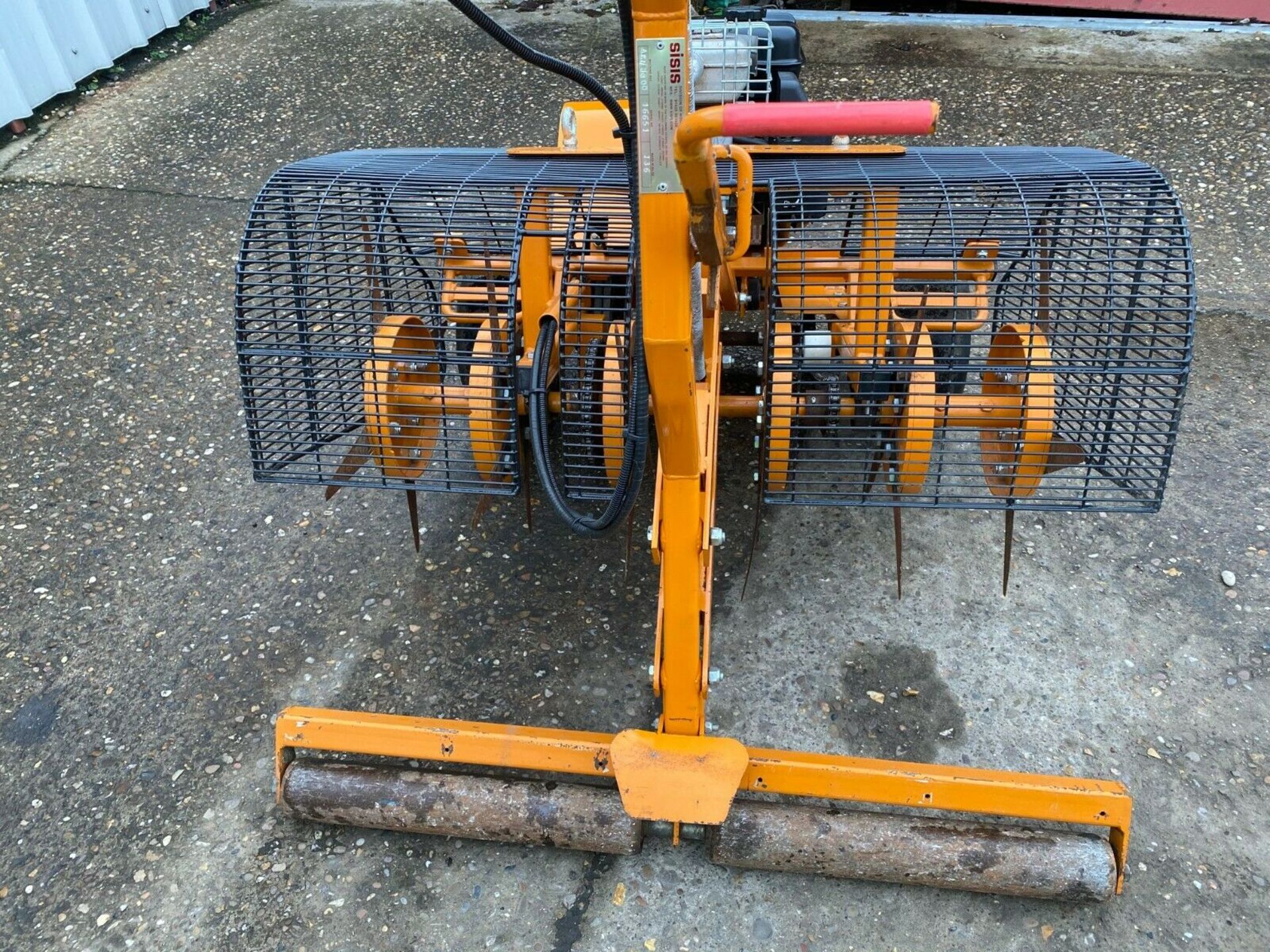 SISIS AUTOSLIT PEDESTRIAN DEEP SLITTER, BRIGGS & STRATTON 6.5HP ENGINE, EXCELLENT CONDITION - Image 4 of 10