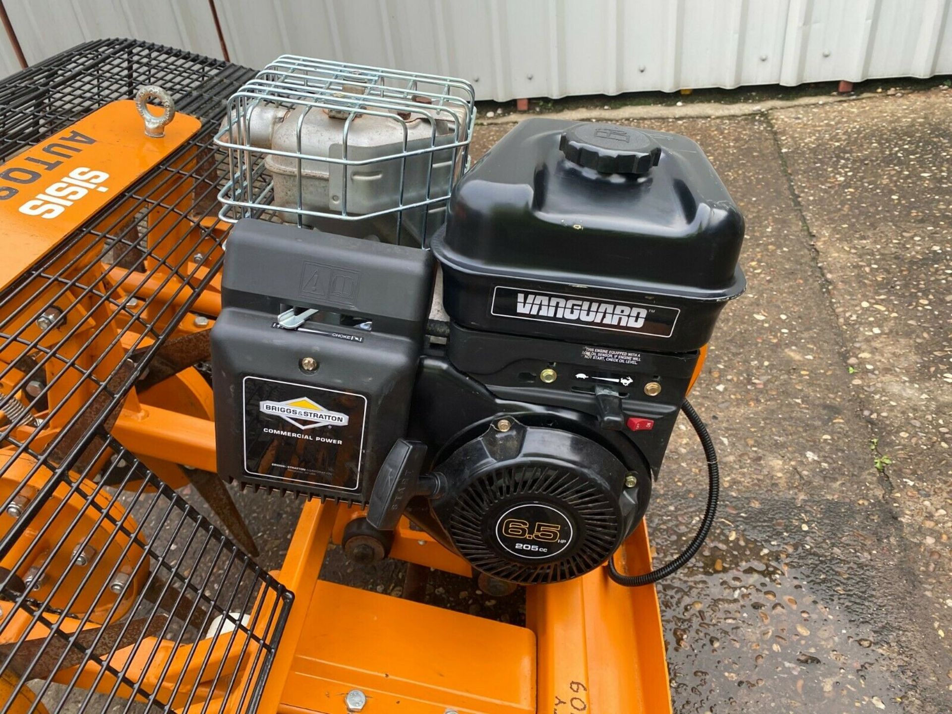 SISIS AUTOSLIT PEDESTRIAN DEEP SLITTER, BRIGGS & STRATTON 6.5HP ENGINE, EXCELLENT CONDITION - Image 6 of 10