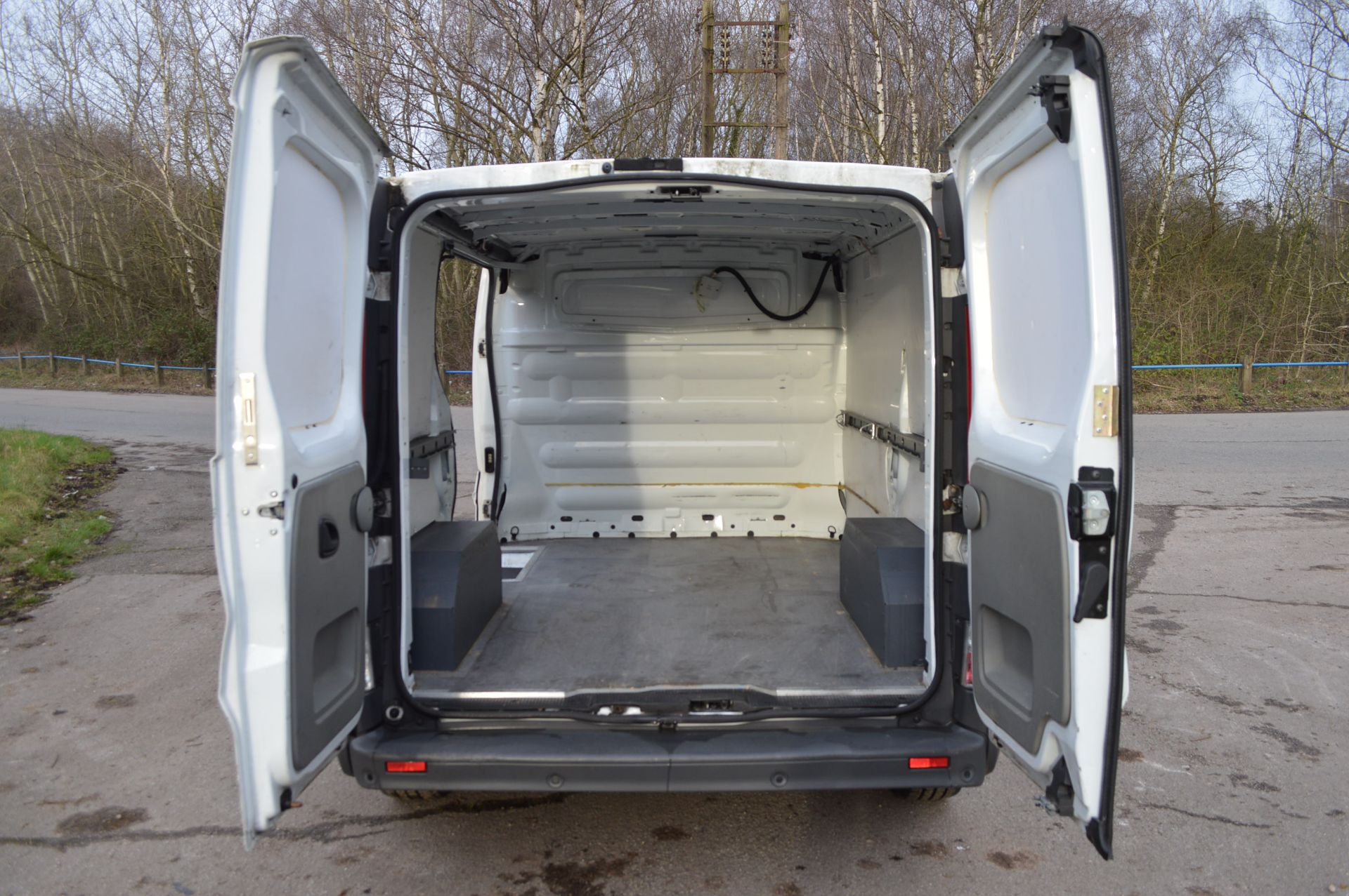 2014/14 REG VAUXHALL VIVARO 2700 CDTI SEMI-AUTO 2.0 DIESEL PANEL VAN, SHOWING 1 FORMER KEEPER - Image 11 of 26