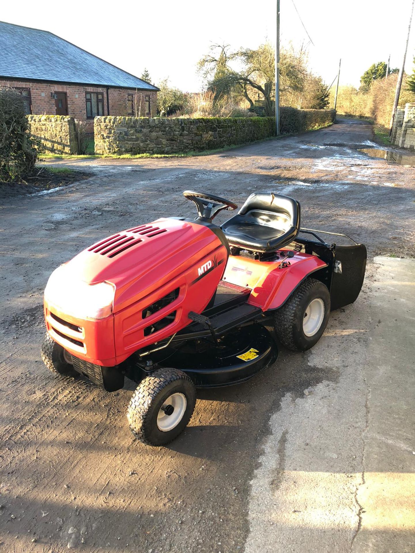 MTD / LAWNFLITE J / 126 RIDE ON LAWN MOWER, BRIGGS & STRATTON 13HP ENGINE *NO VAT*