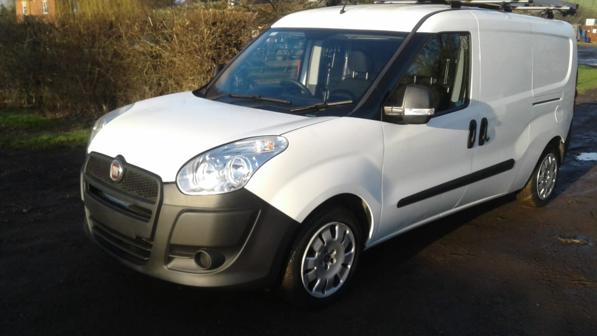 2014/63 REG FIAT DOBLO 16V MULTIJET 1.6 DIESEL WHITE PANEL VAN, SHOWING 0 FORMER KEEPERS *NO VAT* - Image 3 of 11