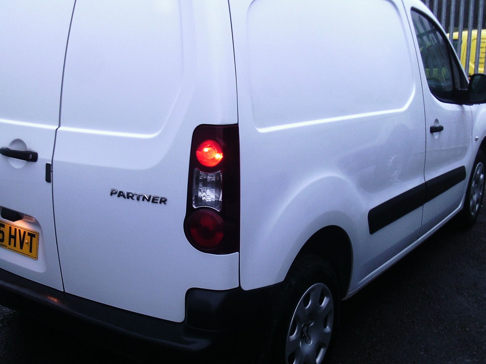 2015/65 REG PEUGEOT PARTNER 850 S L1 HDI 1.6 DIESEL WHITE PANEL VAN, SHOWING 0 FORMER KEEPERS - FSH! - Image 4 of 11