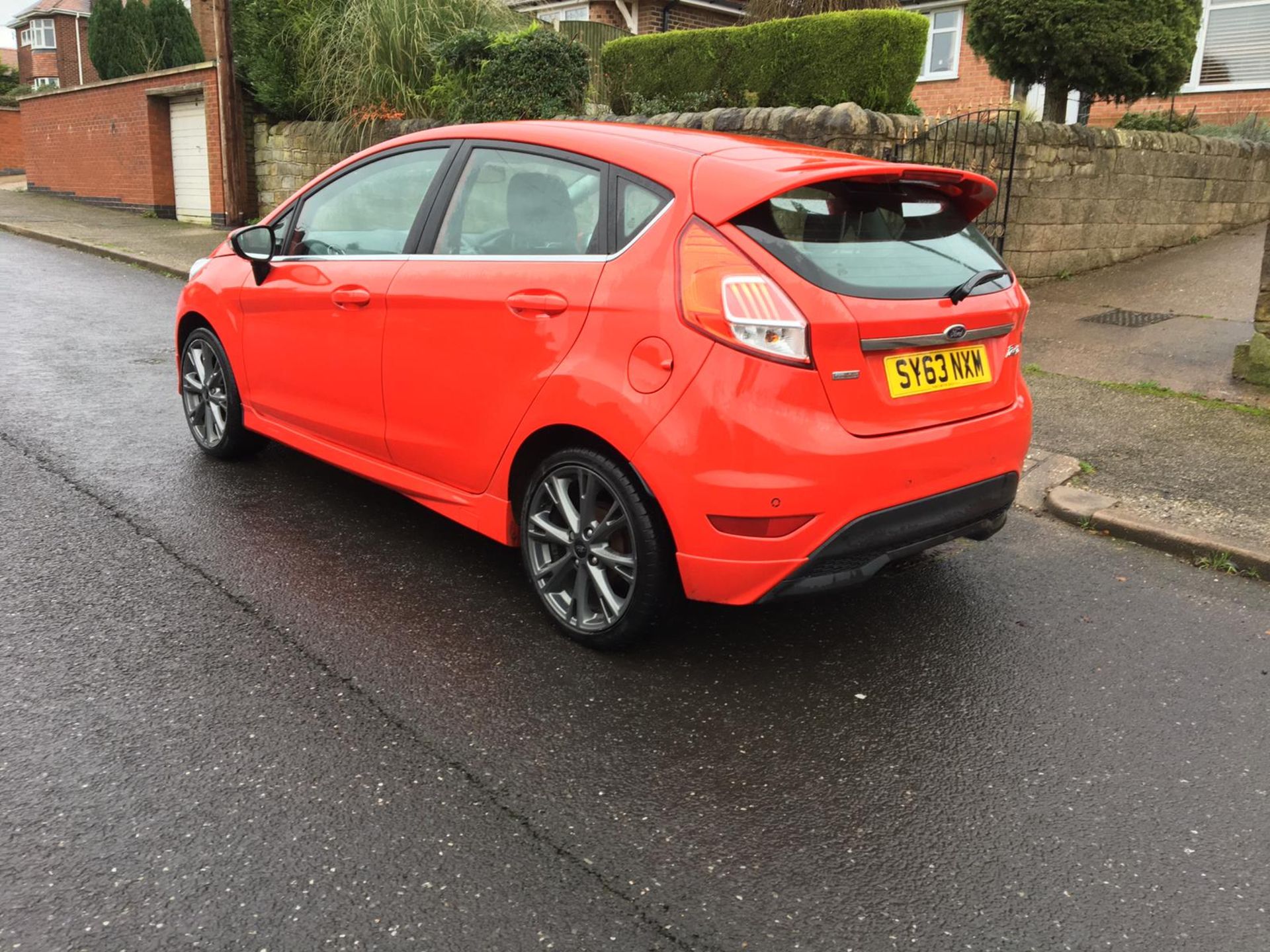 2013/63 REG FORD FIESTA ZETEC 998CC PETROL RED 5 DOOR HATCHBACK, SHOWING 1 FORMER KEEPER *NO VAT* - Image 4 of 14