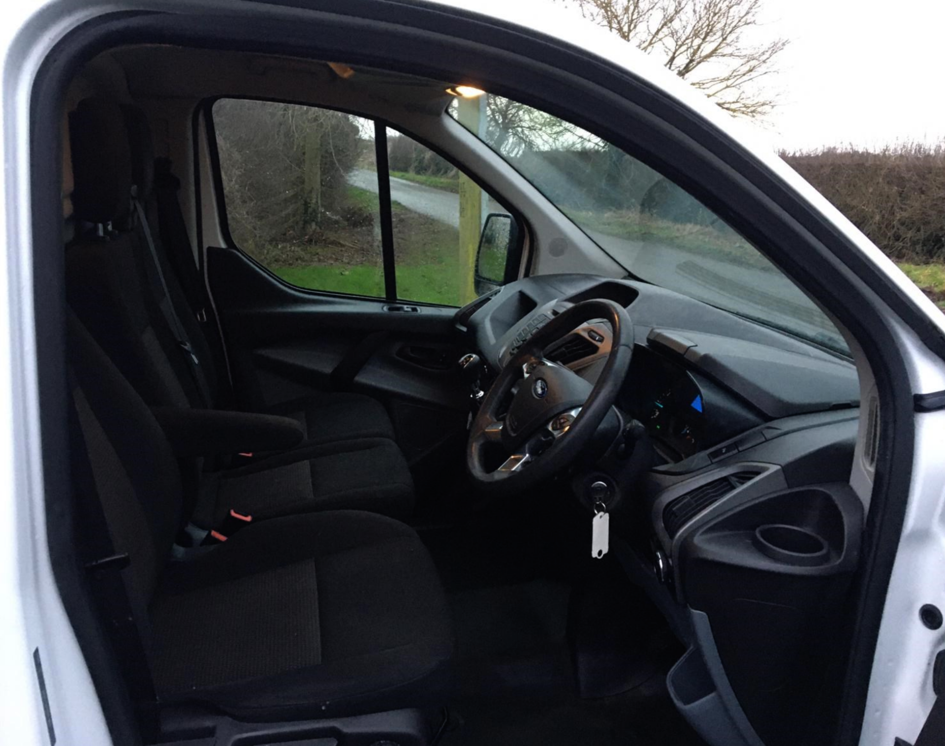 2015/65 REG FORD TRANSIT CUSTOM 270 ECO-TECH 2.2 DIESEL - Image 6 of 9