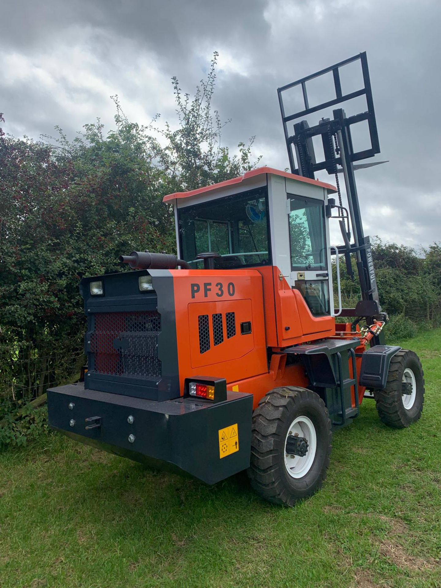 BRAND NEW 2019 POWERFUL PF30 4X4 ROUGH TERRAIN POWERFUL FORKLIFT C/W 2 STAGE MAST *PLUS VAT* - Image 4 of 12