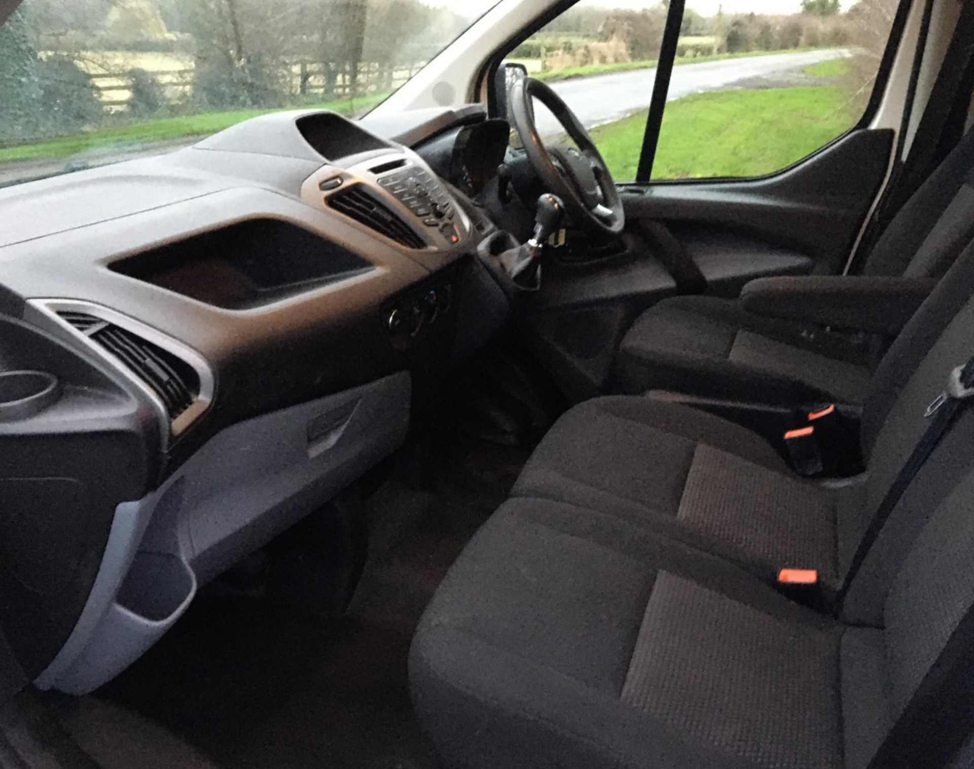 2015/65 REG FORD TRANSIT CUSTOM 270 ECO-TECH 2.2 DIESEL - Image 7 of 9