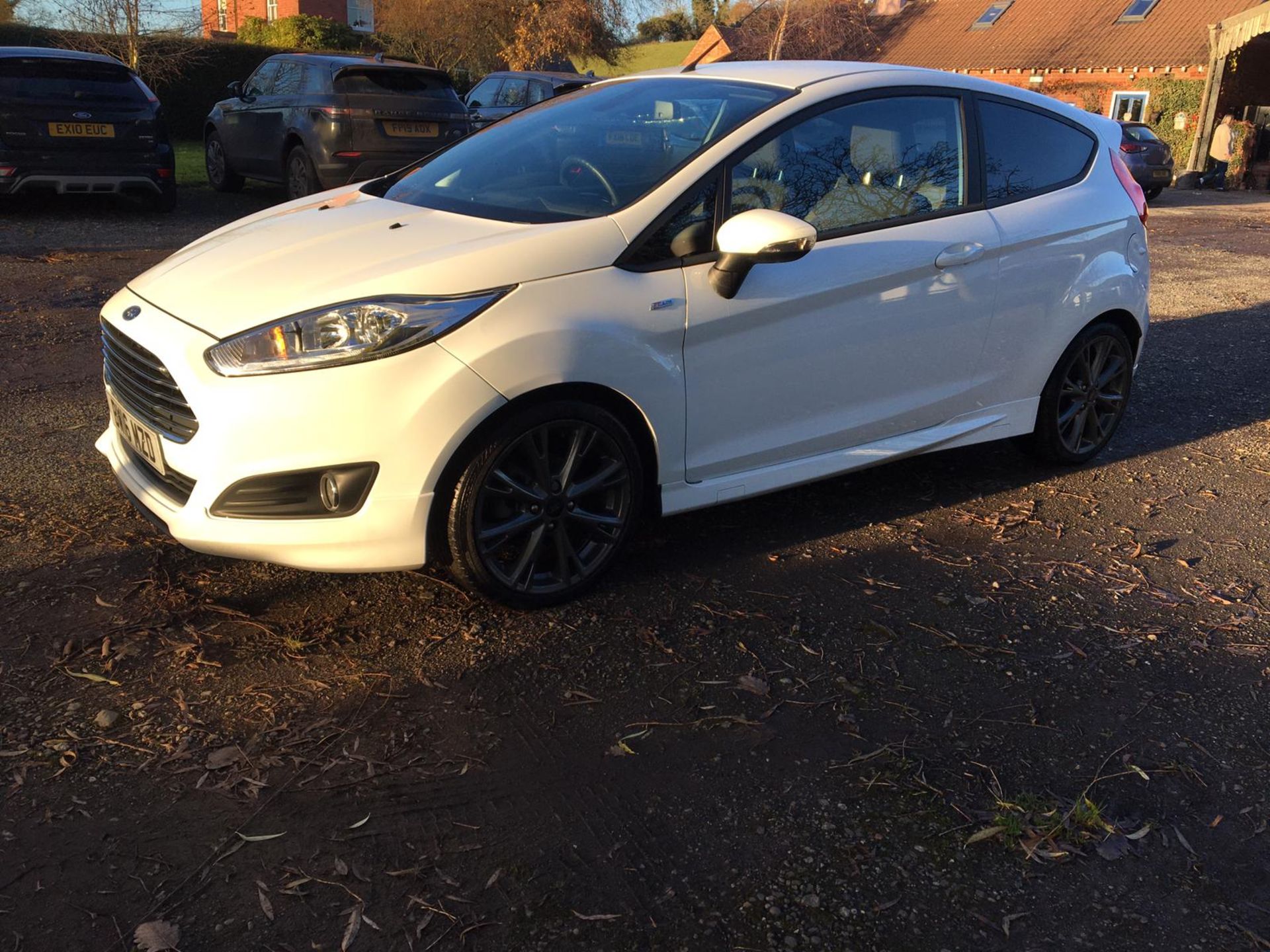 9K MILES! 2016 FORD FIESTA ST-LINE 1.0L ECOBOOST 140 PETROL WHITE 3 DR, SHOWING 0 FORMER KEEPERS - Image 3 of 9