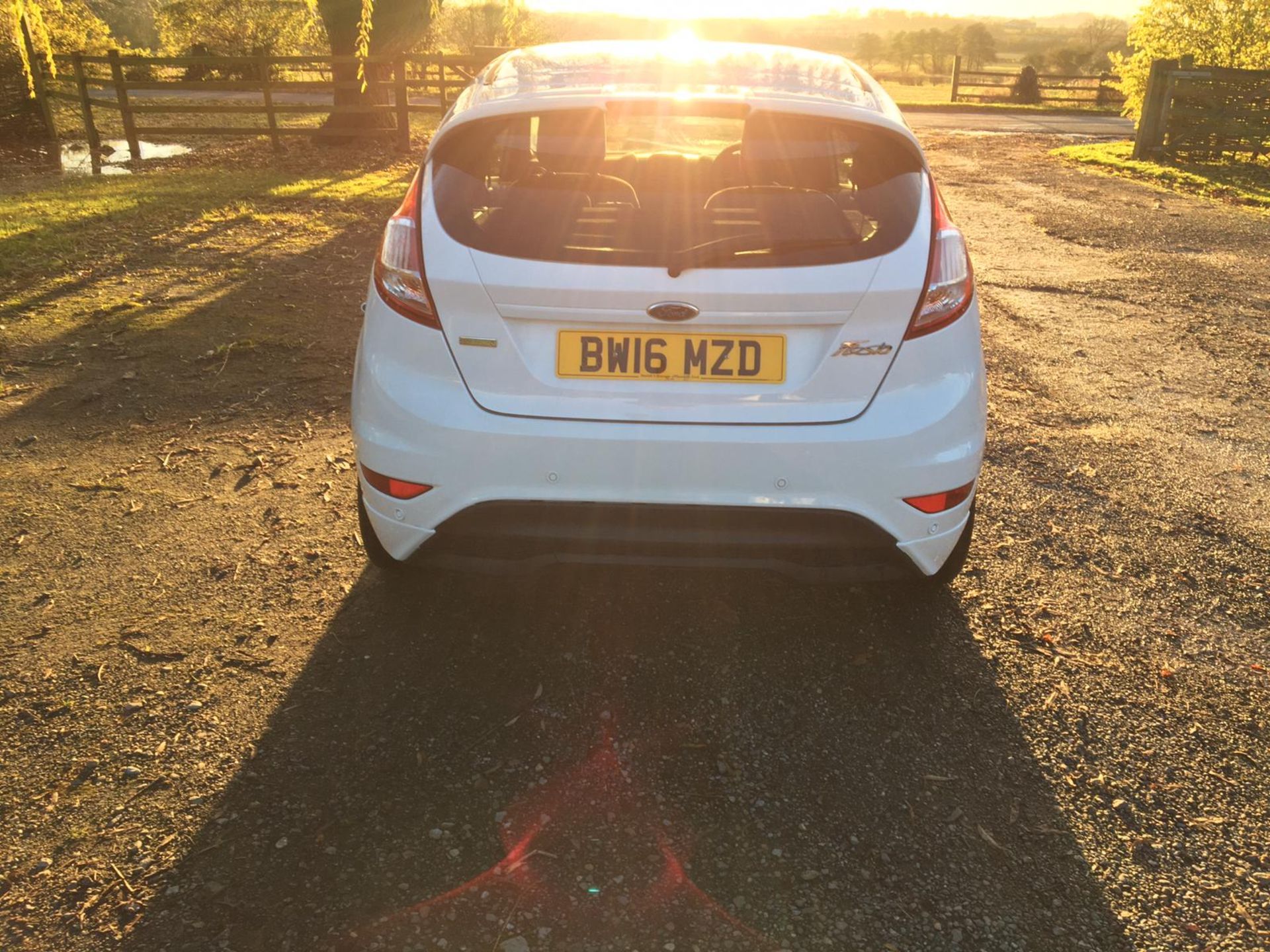 9K MILES! 2016 FORD FIESTA ST-LINE 1.0L ECOBOOST 140 PETROL WHITE 3 DR, SHOWING 0 FORMER KEEPERS - Image 5 of 9