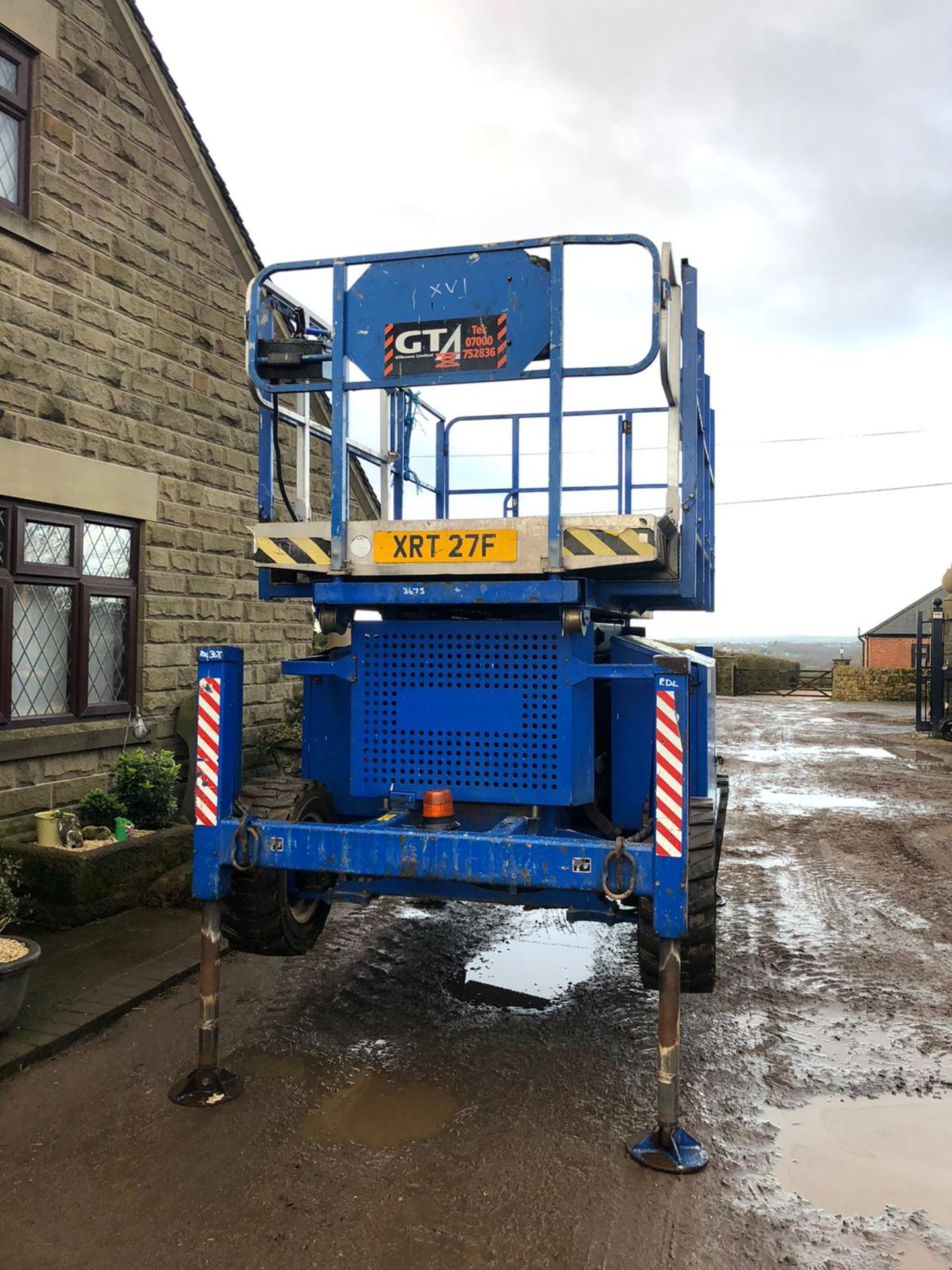 UPRIGHT X27RT 4X4 SCISSOR LIFT, RUNS AND WORKS WELL, 4 WHEEL DRIVE, YEAR 2008 *PLUS VAT* - Image 2 of 7