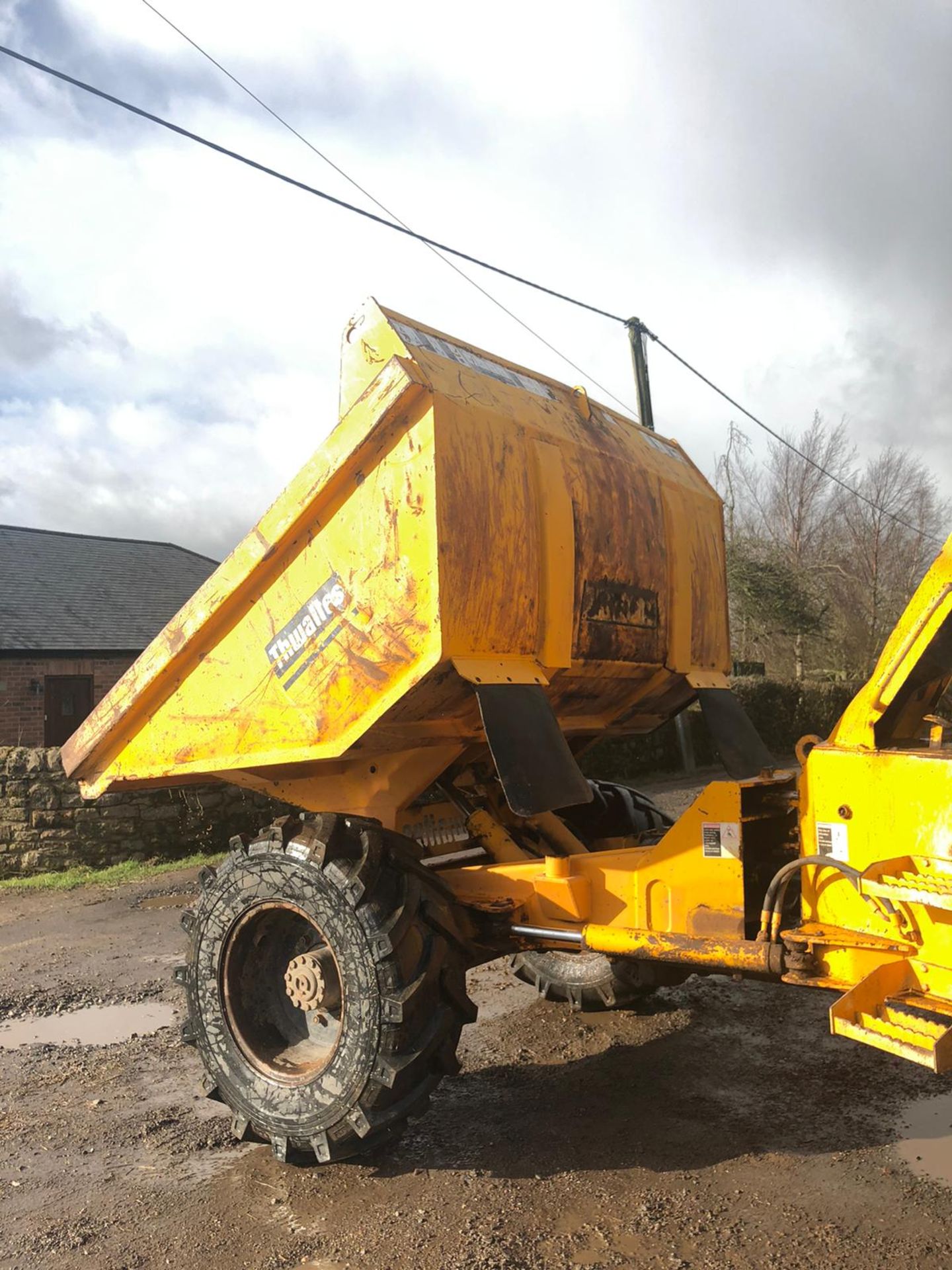 THWAITES 6 TON STRAIGHT TIP DUMPER, YEAR 2003, 4 WHEEL DRIVE, RUNS, DRIVES & TIPS *PLUS VAT* - Image 4 of 7