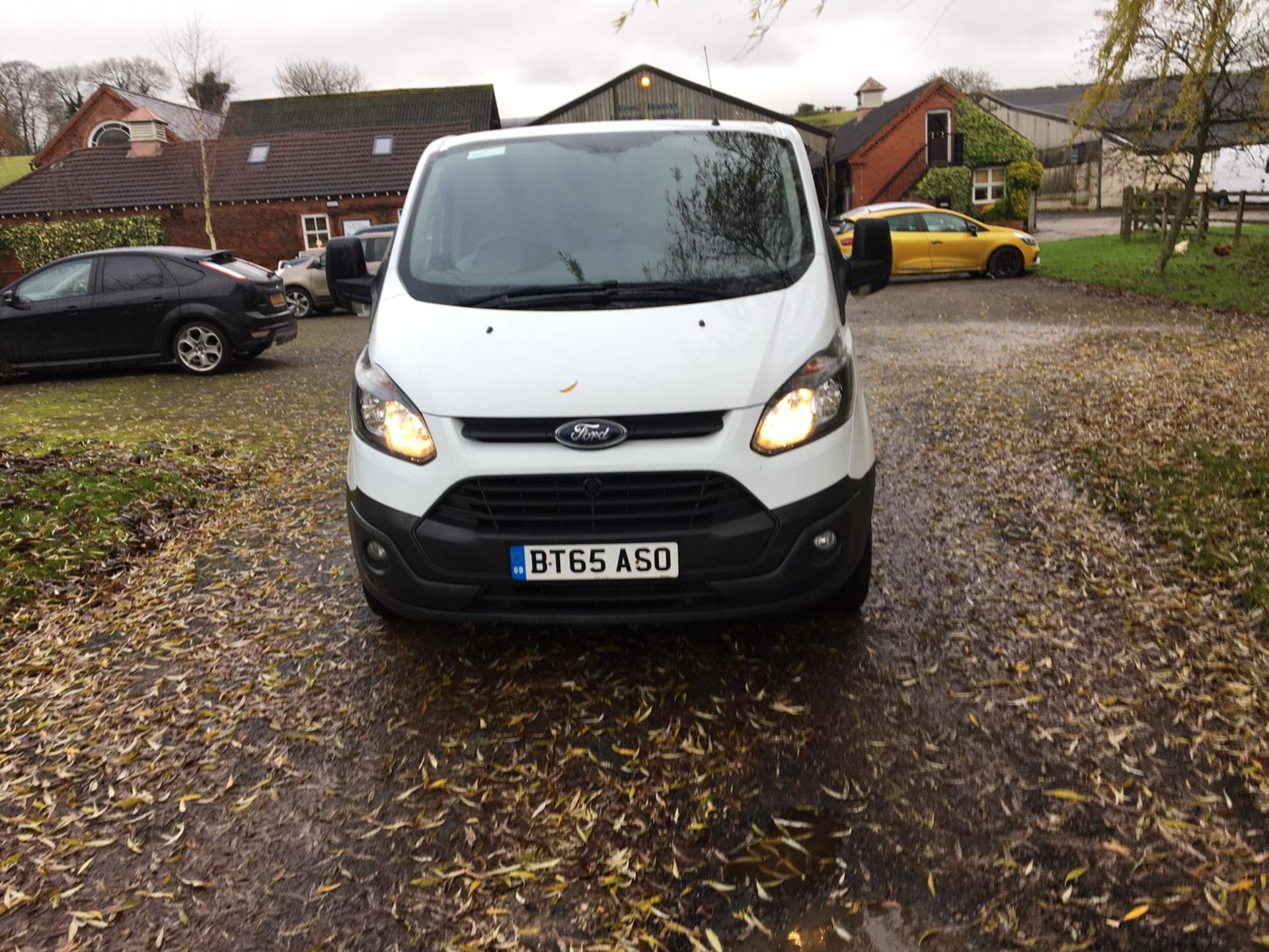 2015/65 REG FORD TRANSIT CUSTOM 270 ECO-TECH 2.2 DIESEL WHITE PANEL VAN, SHOWING 0 FORMER KEEPERS - Image 2 of 11