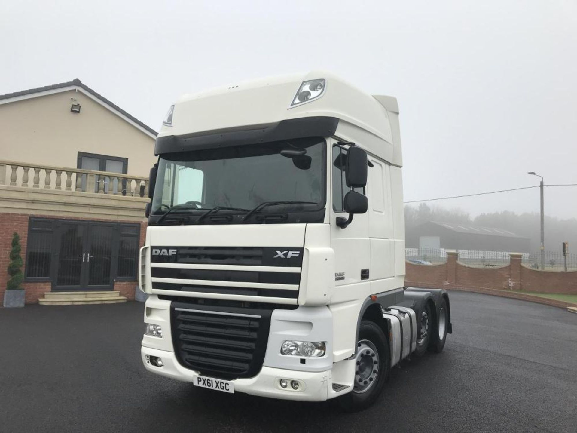 2011/61 REG DAF XF 105.460 SUPER SPACE TRACTOR UNIT 6X2 MANUAL GEARBOX AIR CON *PLUS VAT* - Image 2 of 19