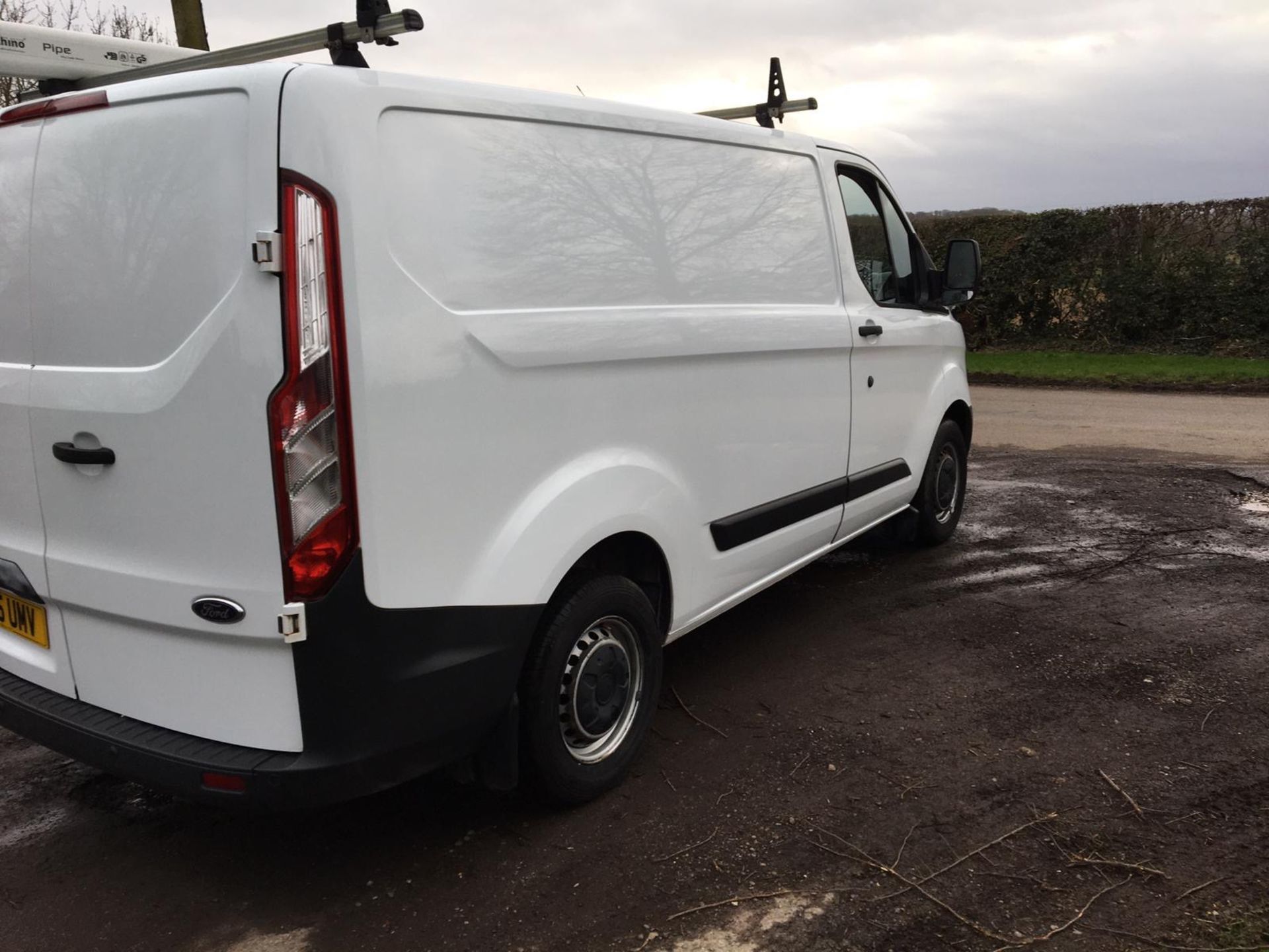 2015/65 REG FORD TRANSIT CUSTOM 270 ECO-TECH 2.2 DIESEL WHITE PANEL VAN, SHOWING 0 FORMER KEEPERS - Image 7 of 14