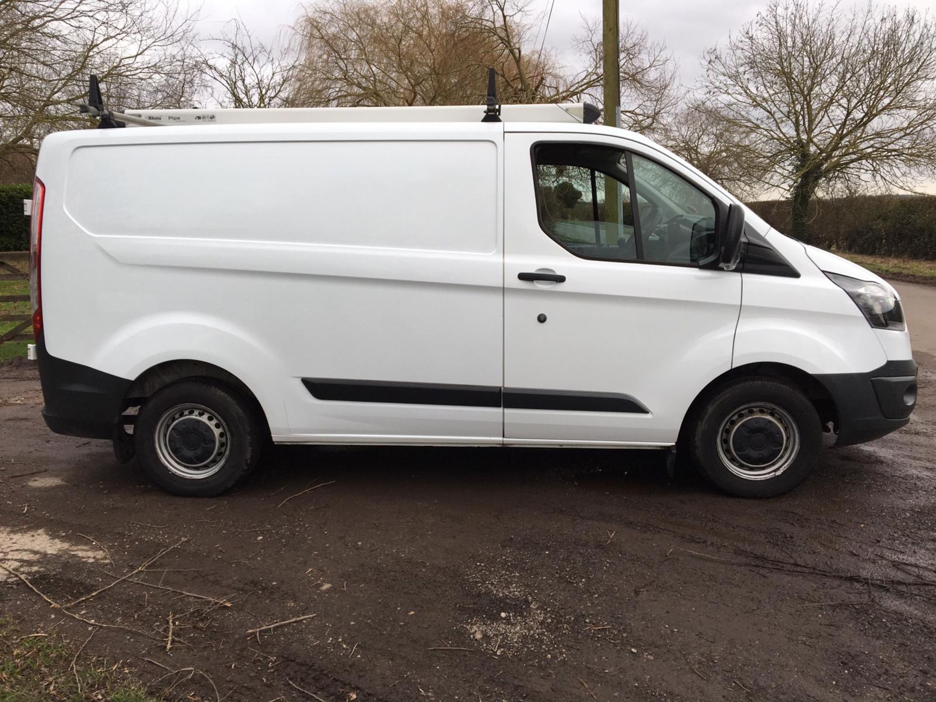 2015/65 REG FORD TRANSIT CUSTOM 270 ECO-TECH 2.2 DIESEL WHITE PANEL VAN, SHOWING 0 FORMER KEEPERS - Image 8 of 14