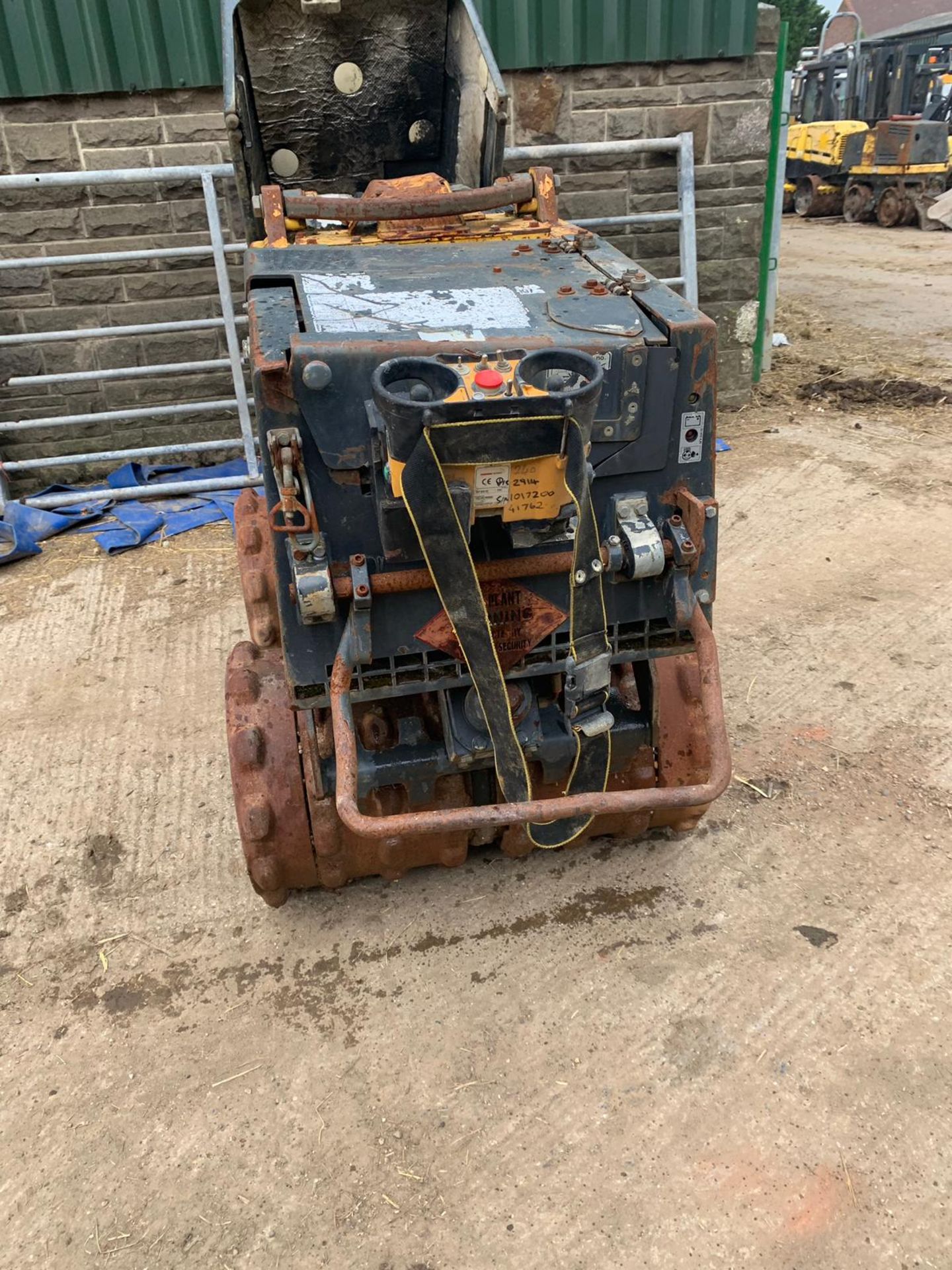 2005 BOMAG BMP 851 REMOTE CONTROL MULTI-PURPOSE WALK-BEHIND COMPACTOR, POWER 13.8 KW *PLUS VAT* - Image 4 of 9