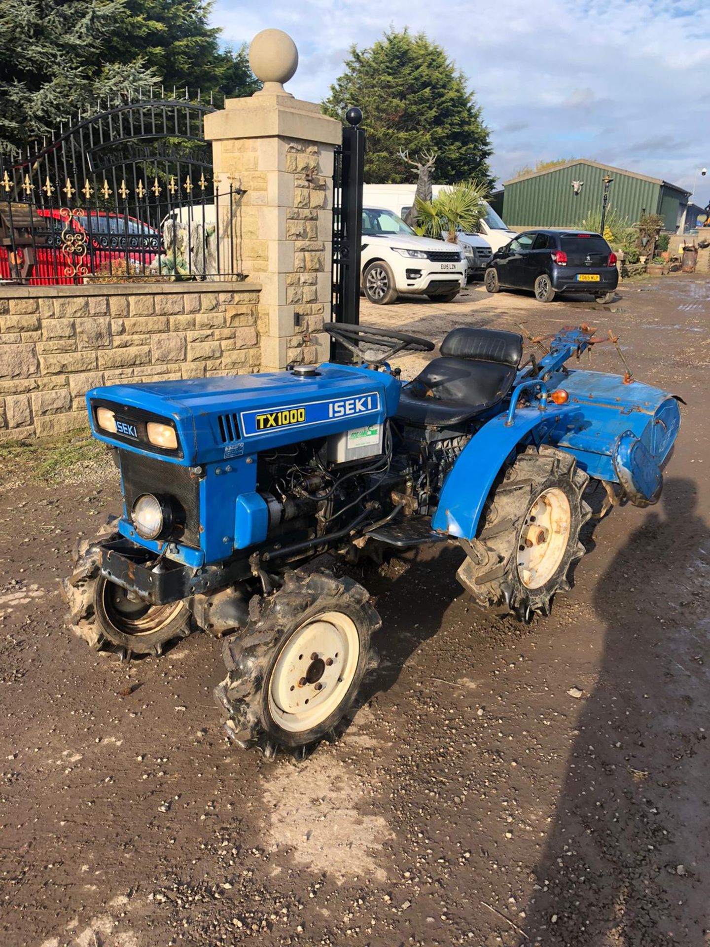 ISEKI TX1000 COMPACT TRACTOR WITH ROTAVATOR, 4 WHEEL DRIVE, RUNS, WORKS AND DRIVES *PLUS VAT* - Image 2 of 5