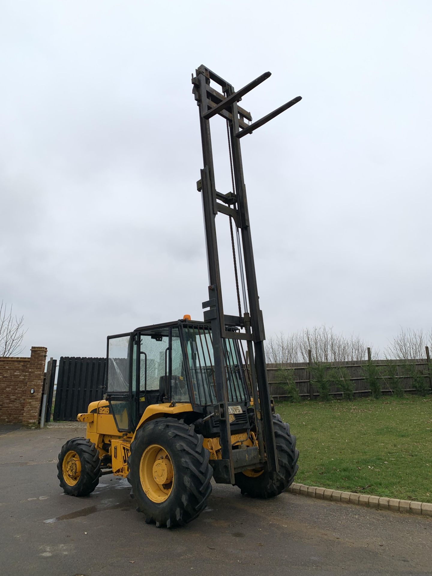 JCB 926 FORKLIFT, YEAR 2000, NEW SHAPE WITH AN EXTENDED LIFT, BRAND NEW FOLKS & CHAINS *NO VAT*