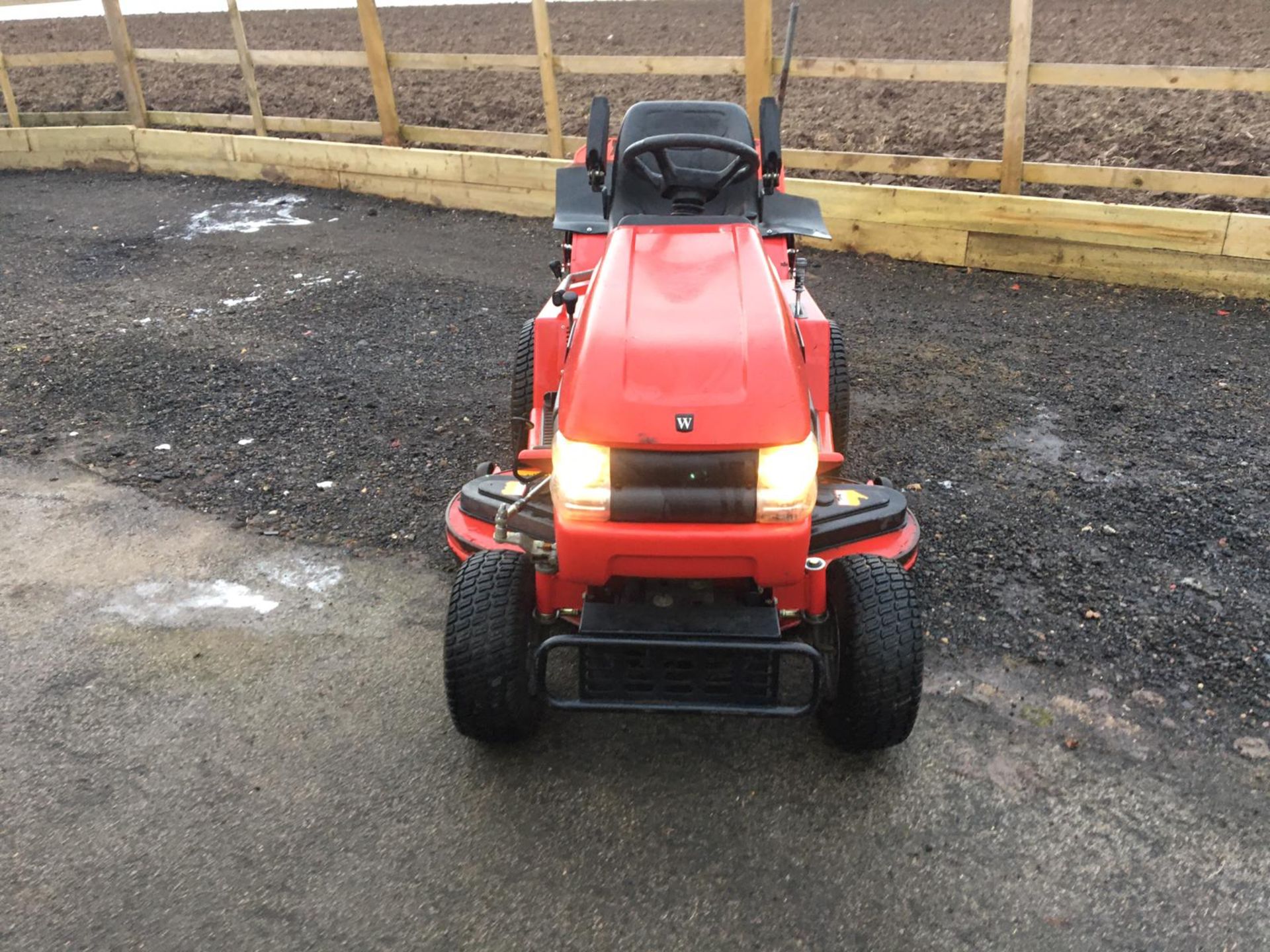 WESTWOOD V20-50 RIDE ON LAWN MOWER / LAWN TRACTOR, YEAR 2006 *NO VAT* - Image 2 of 8