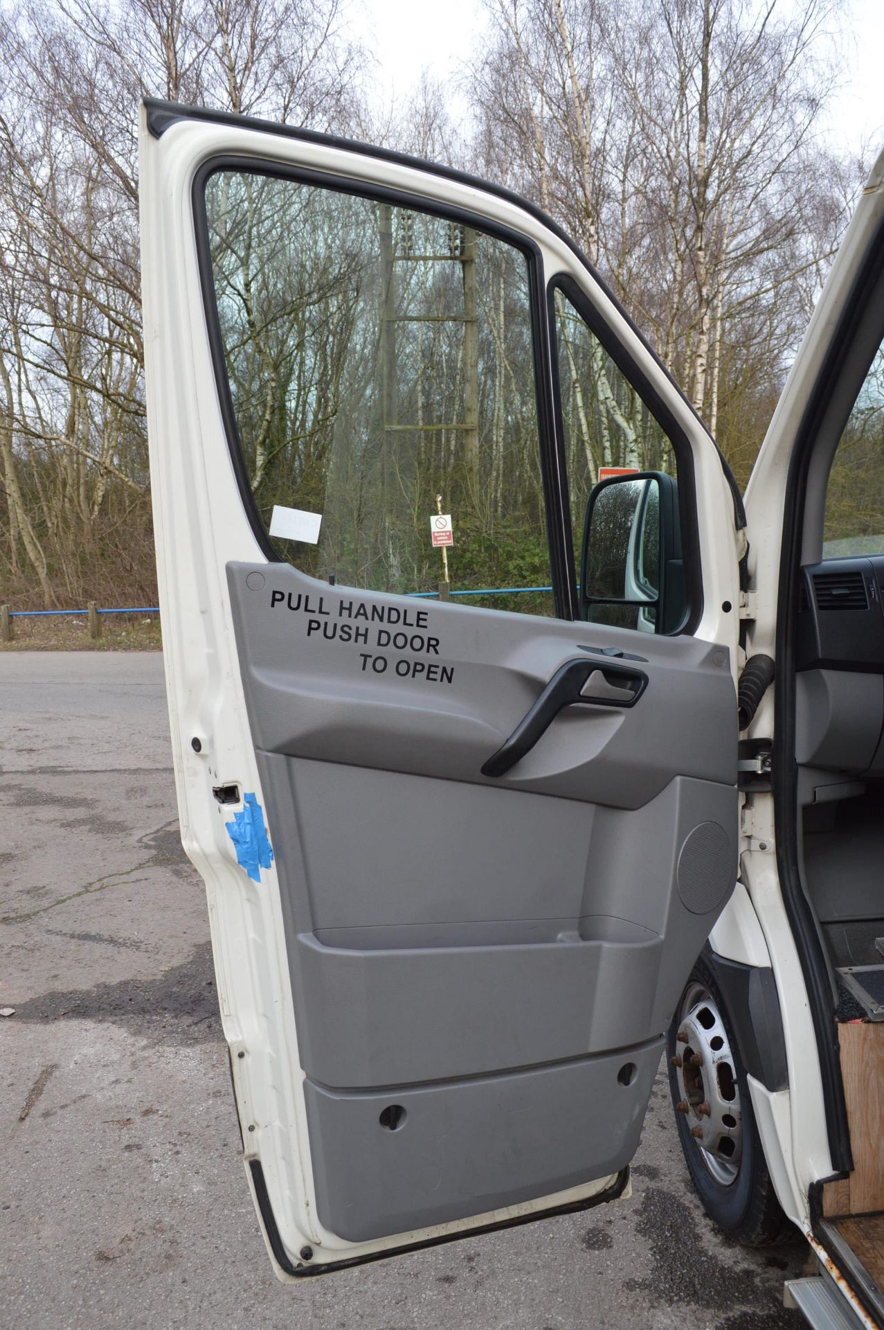 2009/09 REG VOLKSWAGEN CRAFTER 17 SEATER 5 TON MINIBUS / COACH 2.5 DIESEL, SHOWING 2 FORMER KEEPERS - Image 8 of 25