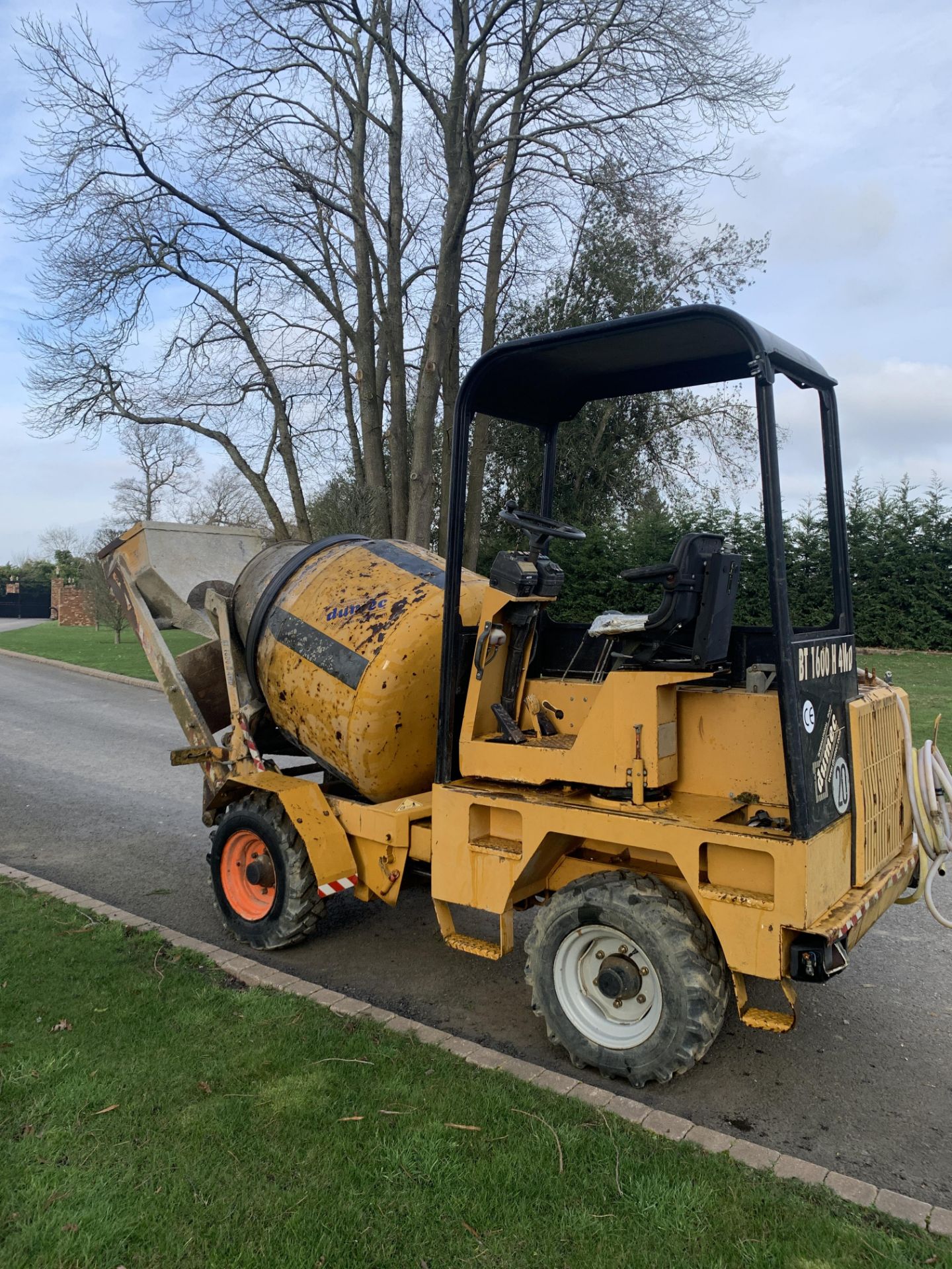 DUMEC BT1600 H 4WD CEMENT MIXER, IN GOOD WORKING ORDER, SHOWING 2187 HOURS *PLUS VAT* - Image 3 of 4