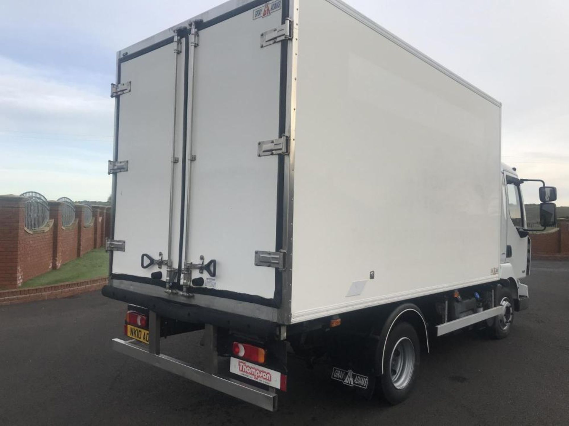 2010/10 REG RENAULT MIDLUM 180DXI REFRIGERATED TRUCK 7.5 TON SIDE DOOR, MANUAL BOX, STEEL SUSPENSION - Image 4 of 17