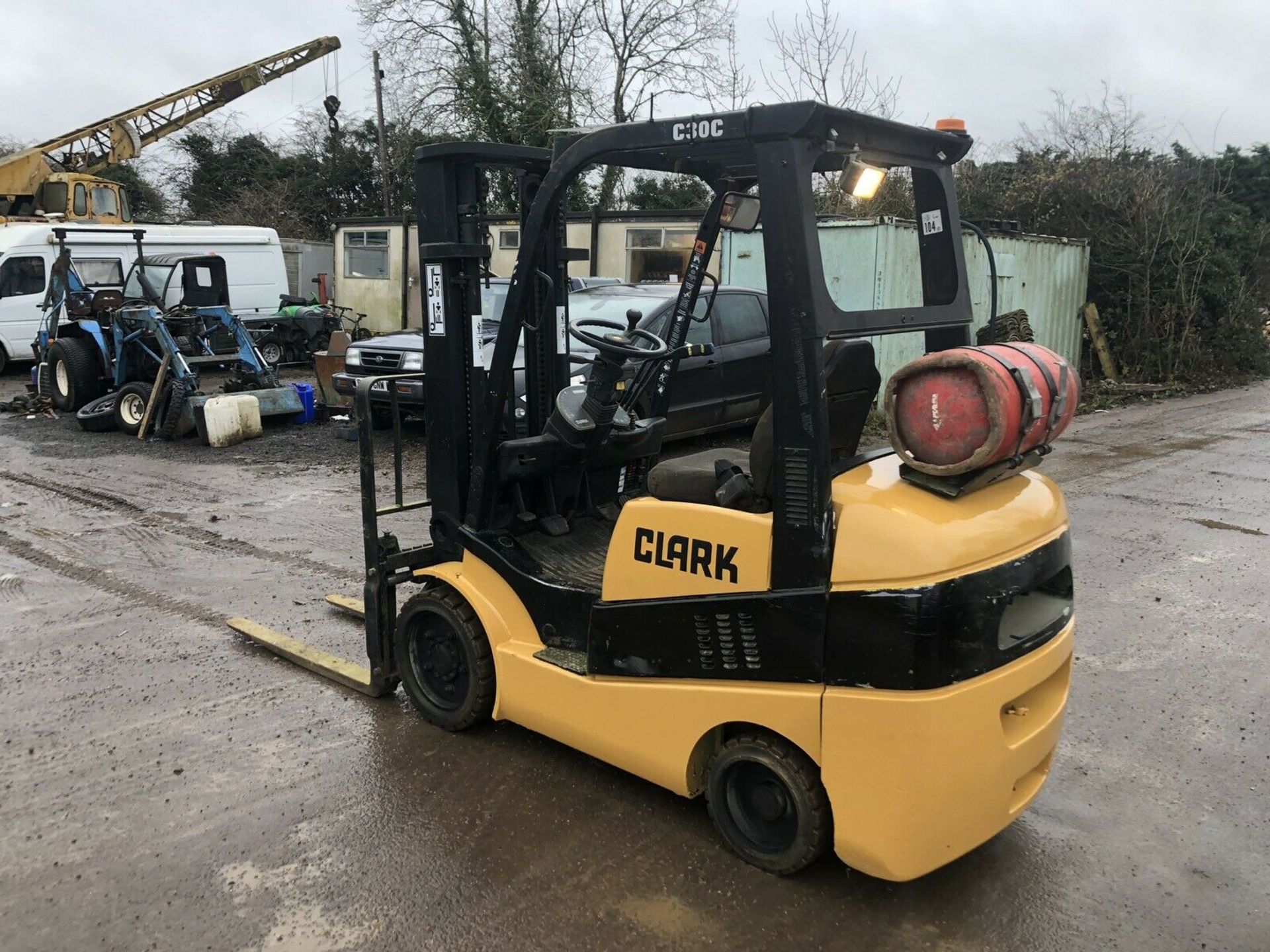 2003 CLARK C30, 3 TON GAS FORKLIFT, RUNS AND OPERATES AS IT SHOULD *PLUS VAT* - Image 3 of 5