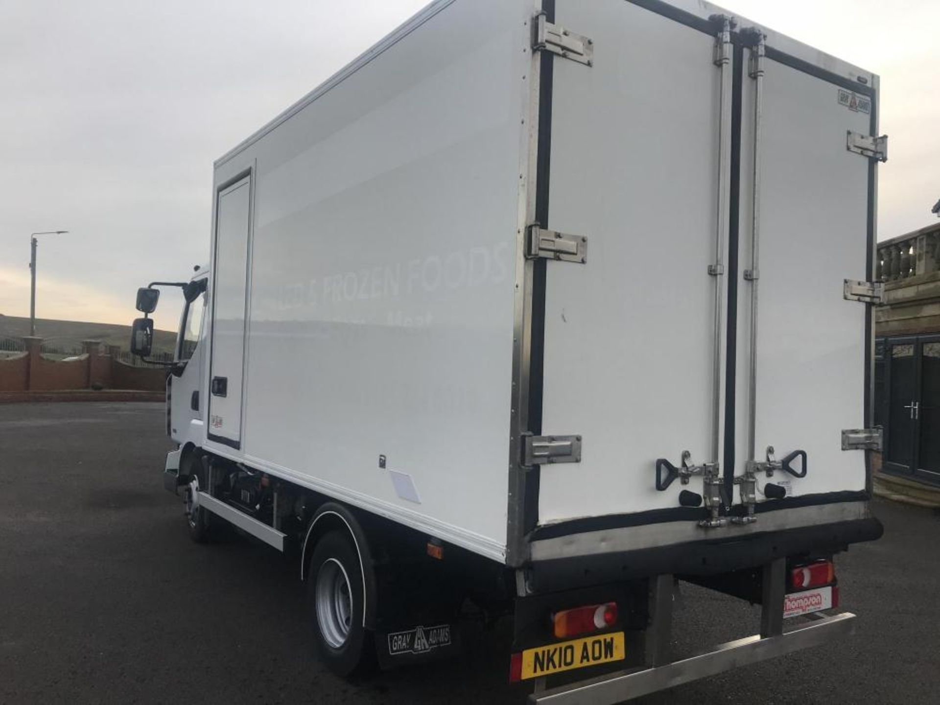 2010/10 REG RENAULT MIDLUM 180DXI REFRIGERATED TRUCK 7.5 TON SIDE DOOR, MANUAL BOX, STEEL SUSPENSION - Image 3 of 17