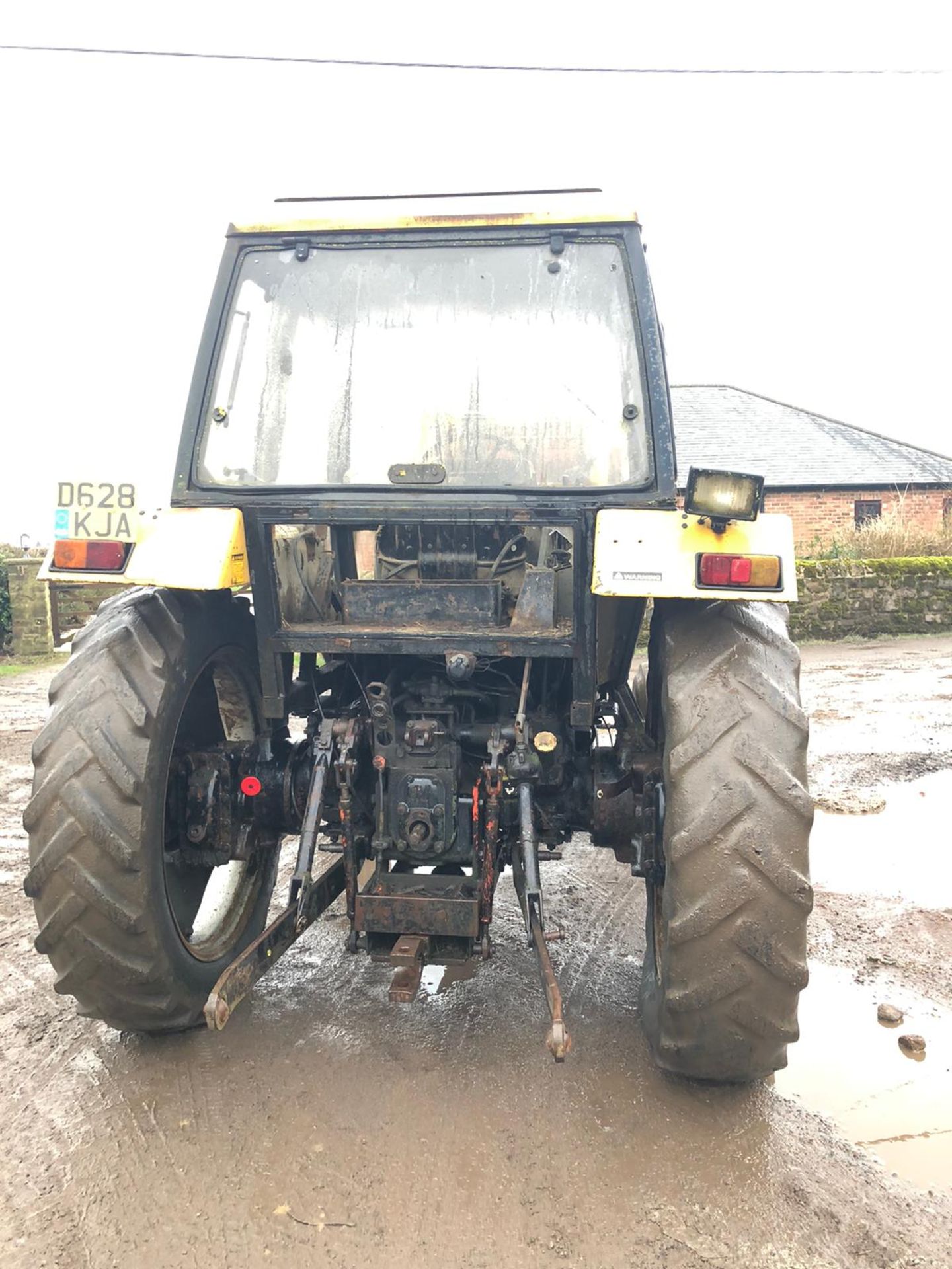 CASE INTERNATIONAL 1394 LOADER TRACTOR, RUNS AND WORKS WELL, 3 POINT LINKAGE, PTO WORKING, 774 HOURS - Image 6 of 8