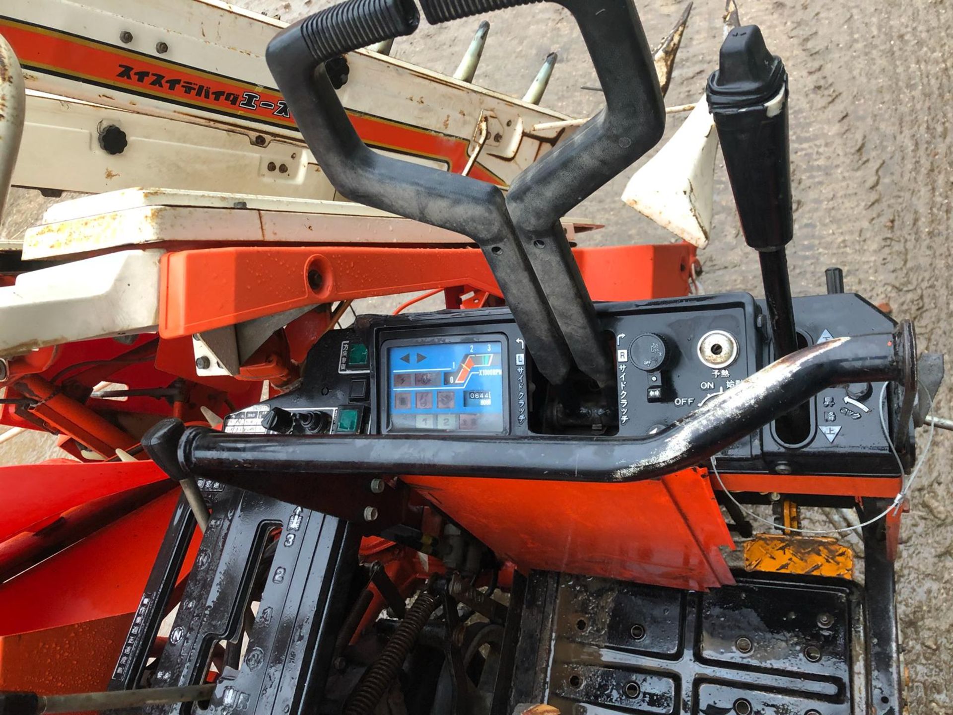 KUBOTA RX 1550A-D RICE HARVESTER DIESEL RUBBER TRACKS LEVER DRIVE *PLUS VAT* - Image 16 of 17