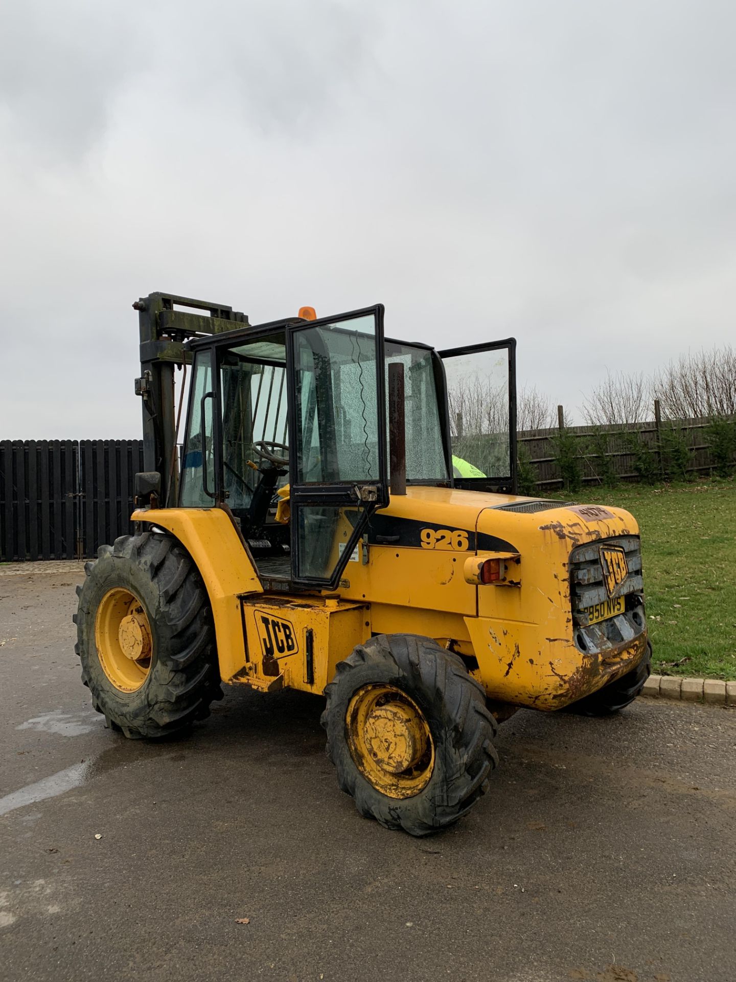 JCB 926 FORKLIFT, YEAR 2000, NEW SHAPE WITH AN EXTENDED LIFT, BRAND NEW FOLKS & CHAINS *NO VAT* - Image 5 of 9