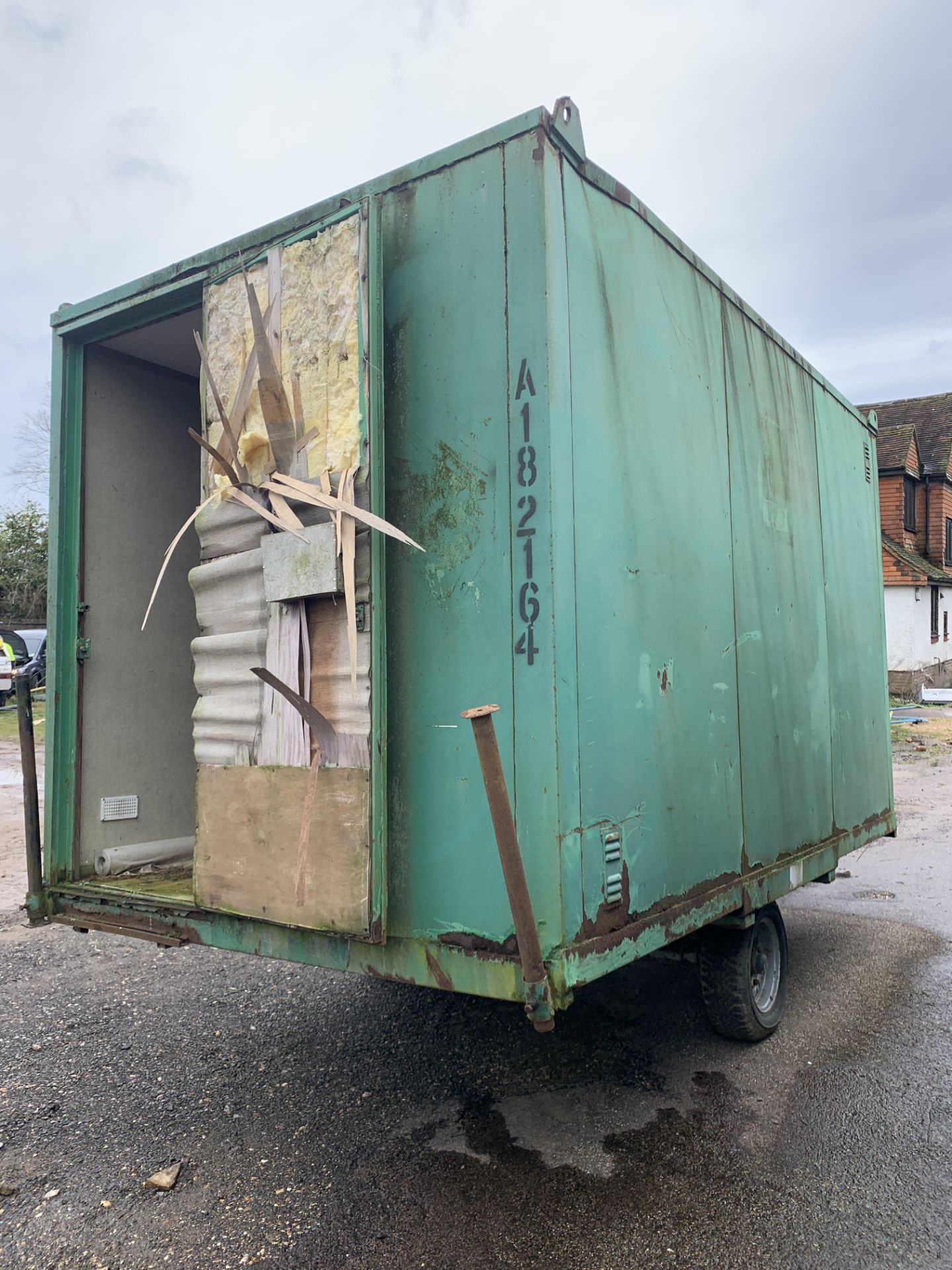 SINGLE AXLE TOW-ABLE WELFARE WAGON CABIN BOX TRAILER, SOLID NEEDS INTERNAL REFURB- CHEAP *PLUS VAT* - Image 3 of 6