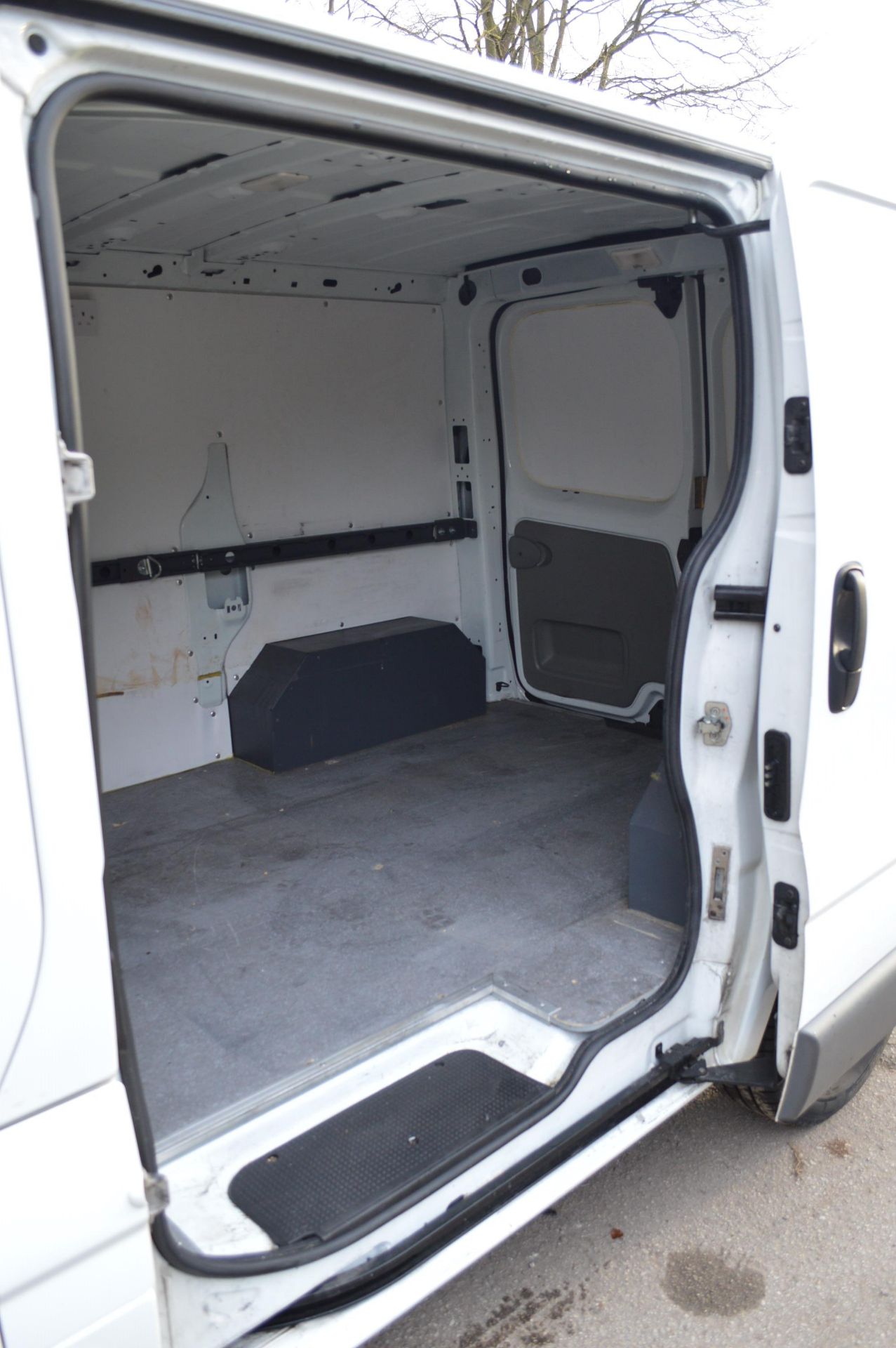 2014/14 REG VAUXHALL VIVARO 2700 CDTI SEMI-AUTO 2.0 DIESEL PANEL VAN, SHOWING 1 FORMER KEEPER - Image 13 of 26