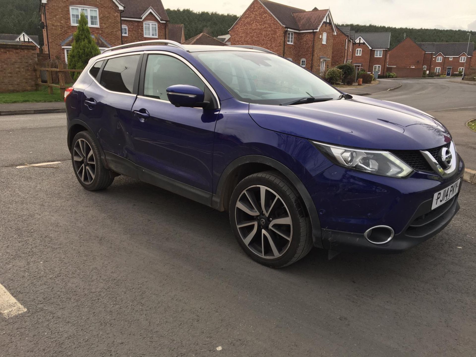 2014/14 REG NISSAN QASHQAI TEKNA DCI 1.5 DIESEL BLUE 5 DOOR HATCHBACK, SHOWING 3 FORMER KEEPERS